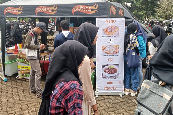 Salah satu stand yang disiapkan Official Foodtruck Indonesia di UI Open Day 2020