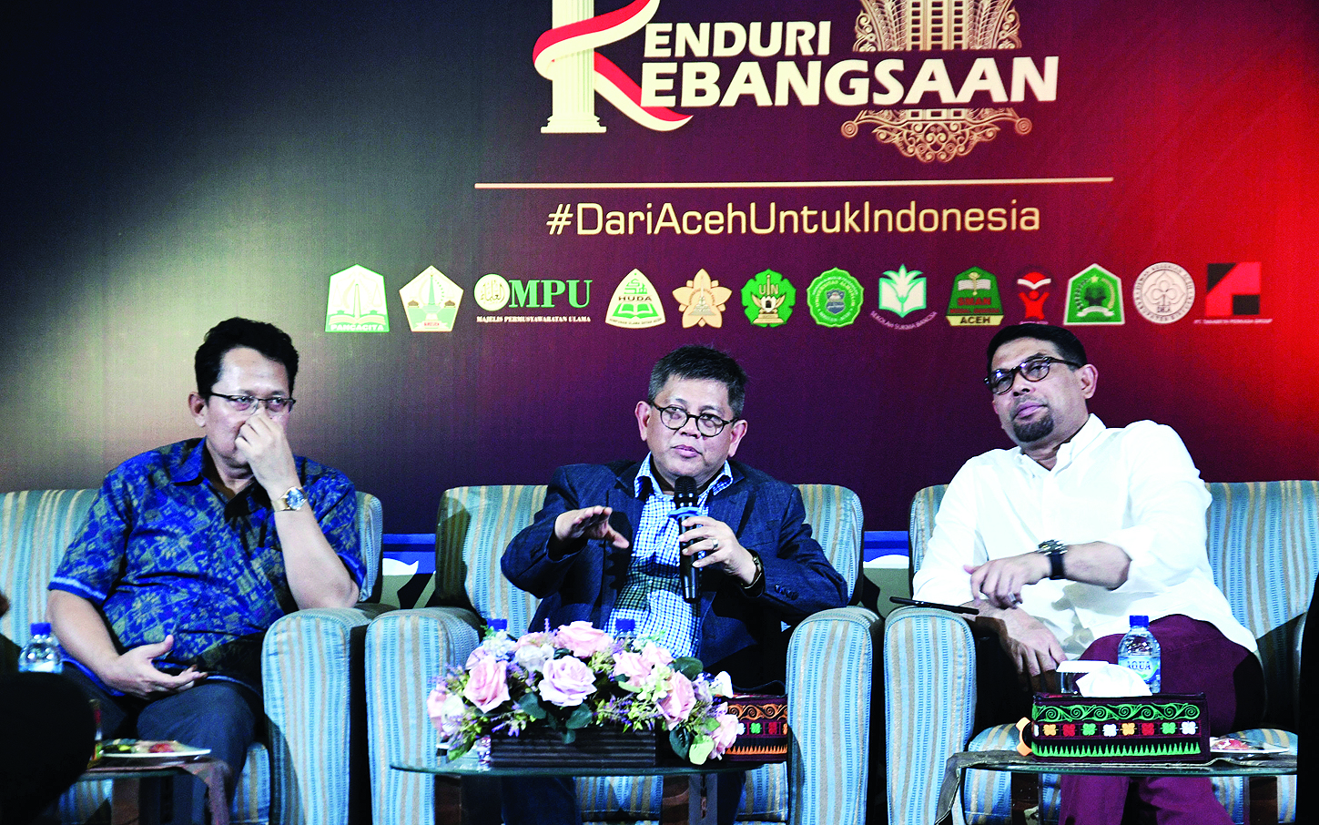 (ki-ka) Direktur Eksekutif Yayasan Sukma Ahmad Baedowi, Penggagas Kenduri Kebangsaan T. Taufiqulhadi, dan Anggota DPR RI Nasir 