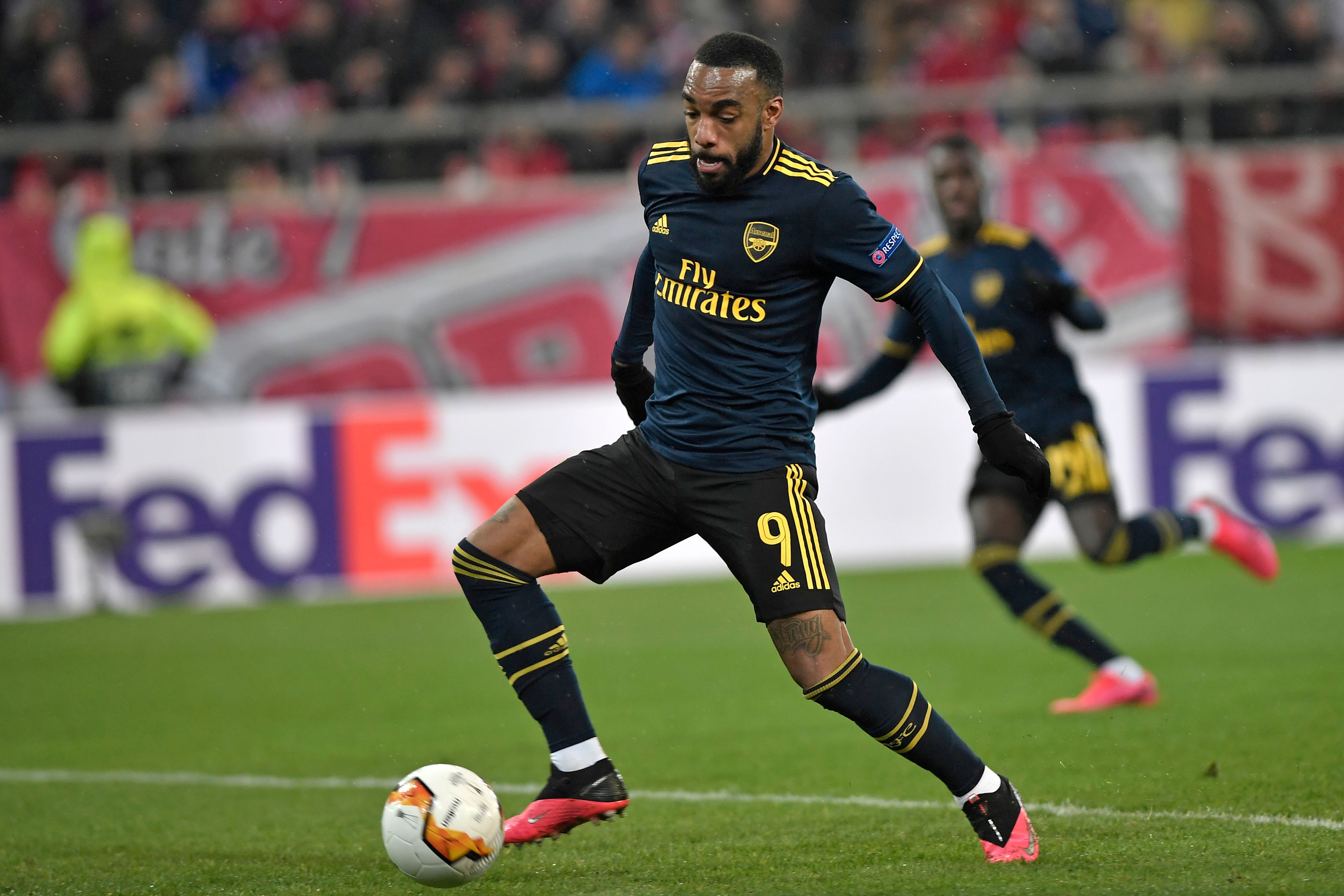 Alexandre Lacazette yang berhasil membuat gol pada pertandingan  Arsenal melawan Olympiakos