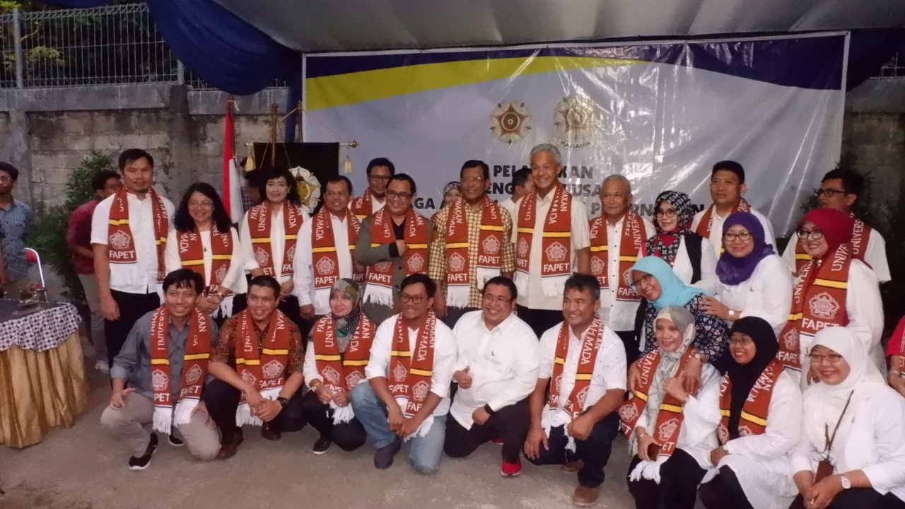 Unik, Alumni Fakultas Peternakan UGM Dilantik di Kandang Ayam