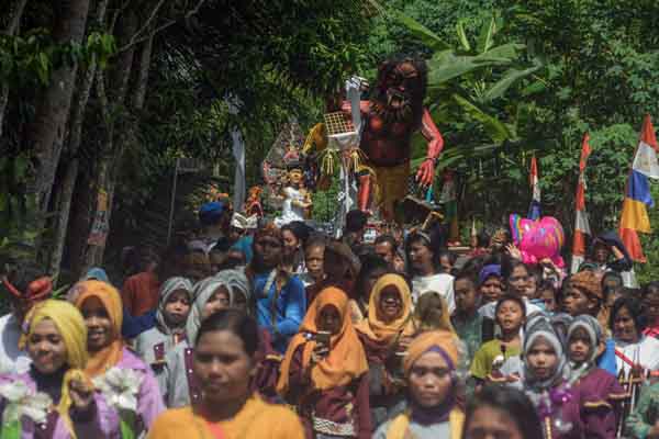 Penduduk Desa Klinting, Kecamatan Somagede, Banyumas, Jawa Tengah.