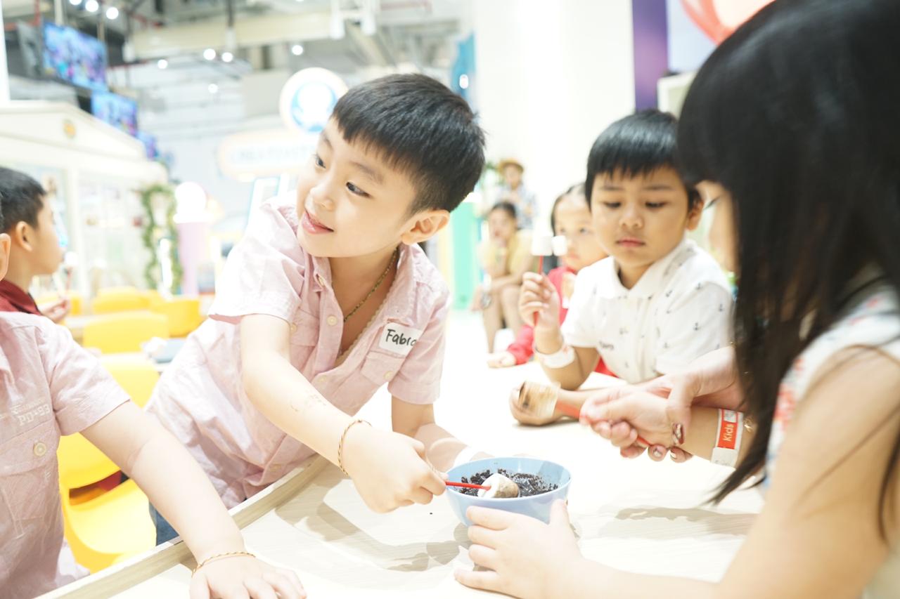 Wonderkids memiliki program yang dikembangkan dengan mengedepankan konsep terpadu antara hardware dan software. 