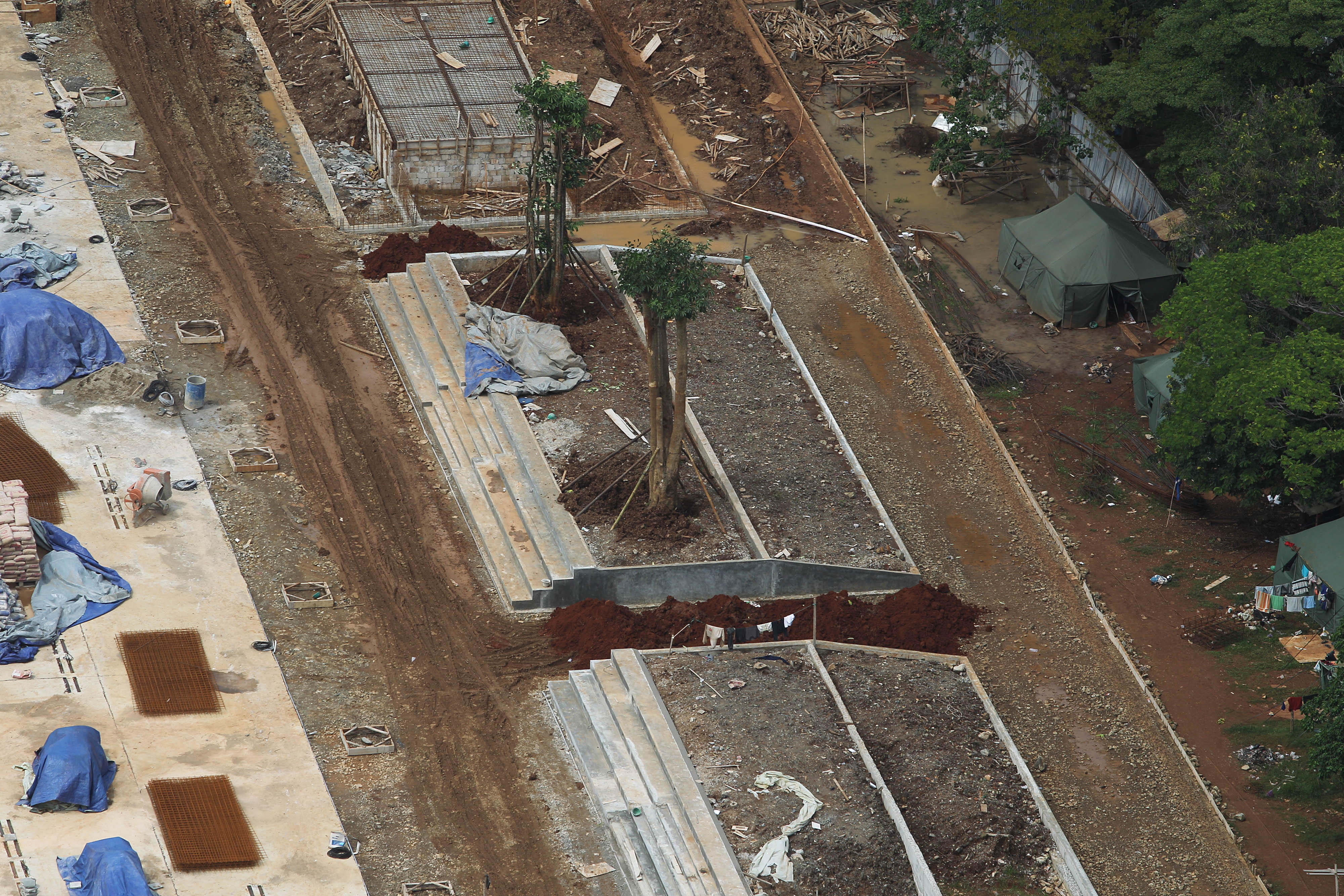 Kondisi proyek pembangunan Plaza Selatan Monumen Nasional (Monas)
