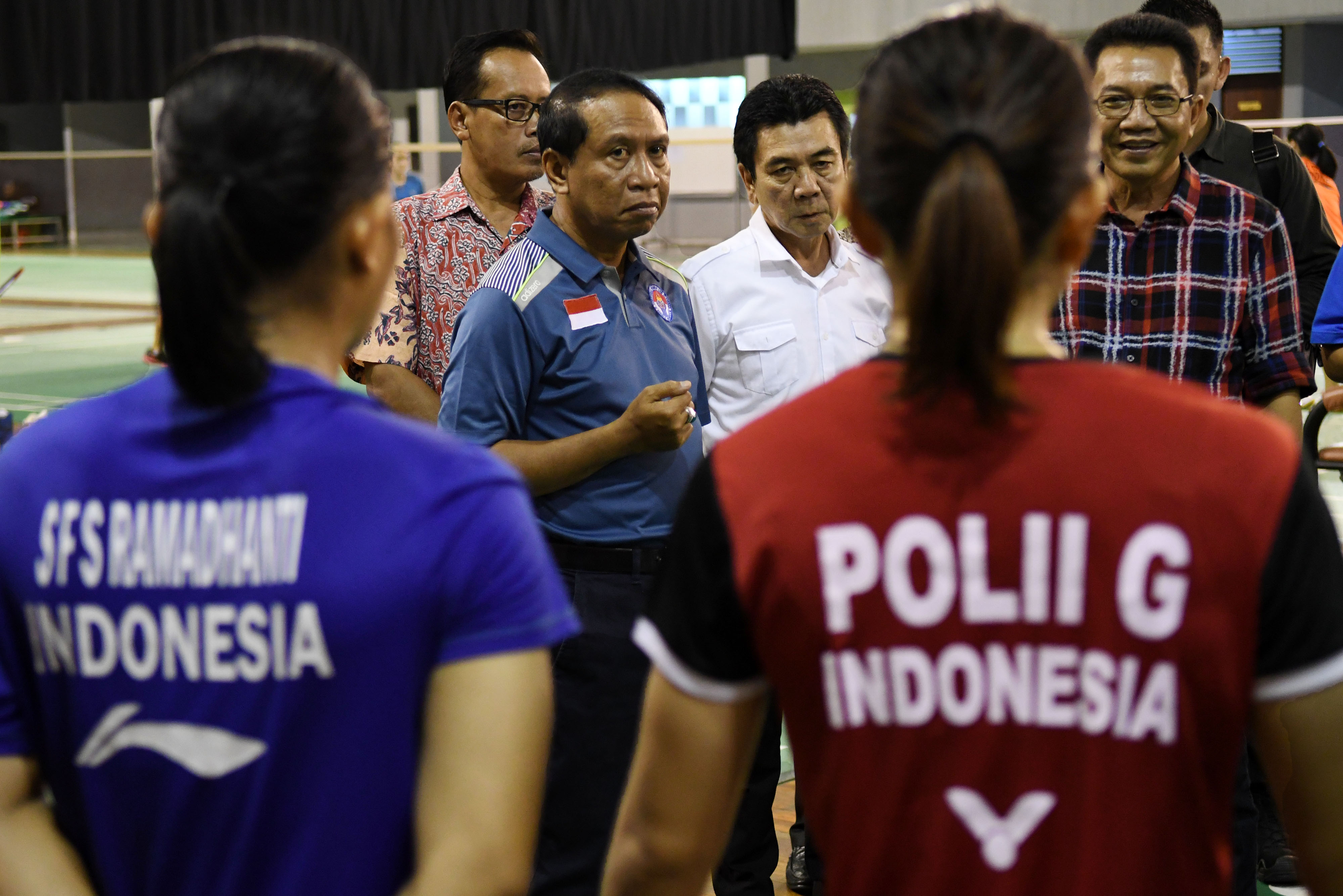 Menteri Pemuda dan Olahraga Zainudin Amali (ketiga kiri) didampingi Sekjen PBSI Achmad Budhiarto (kanan) meninjau Pelatnas PBSI di Cipayung,