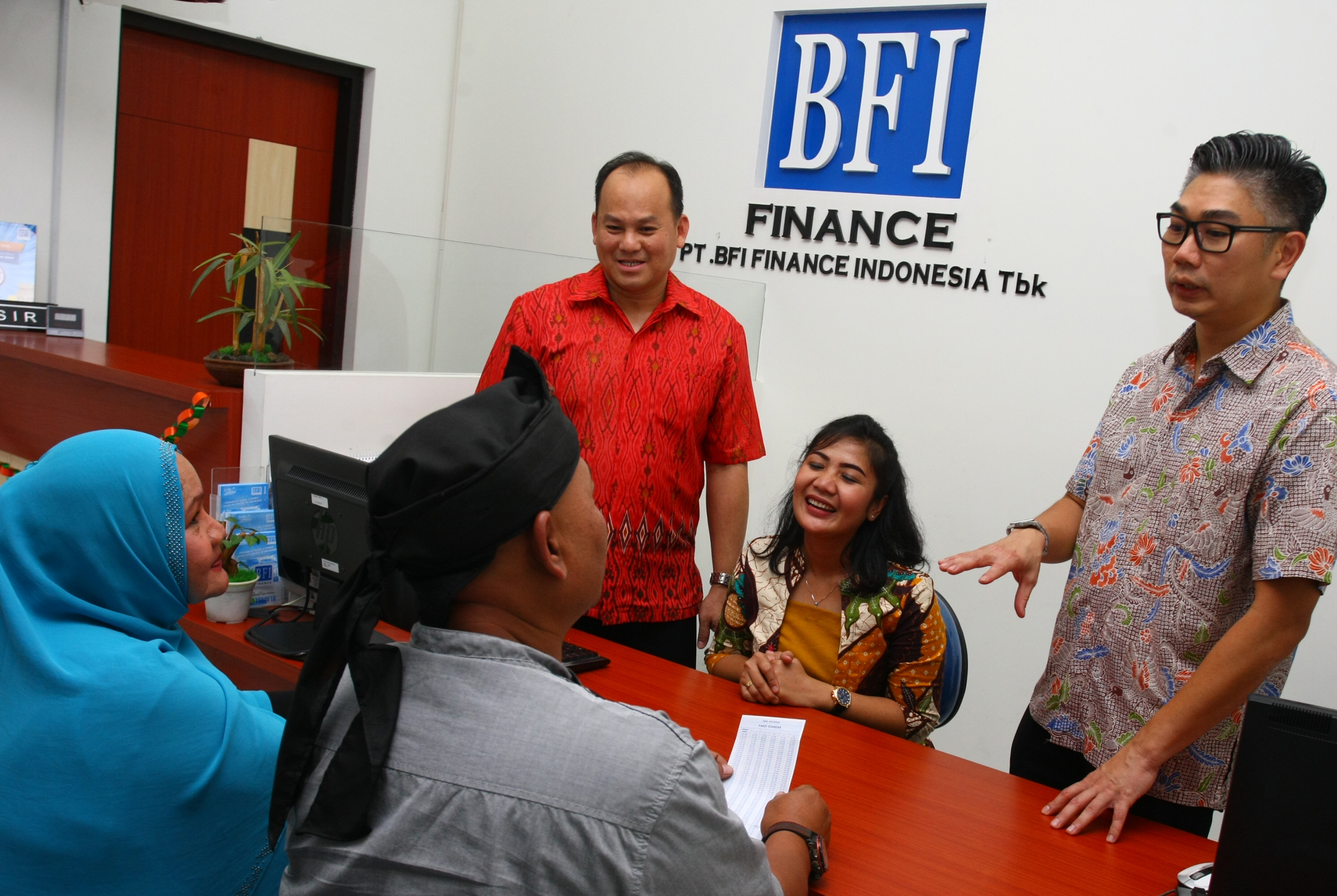 Suasana Kantor BFI Finance di Karawaci, Tangerang, Banten 