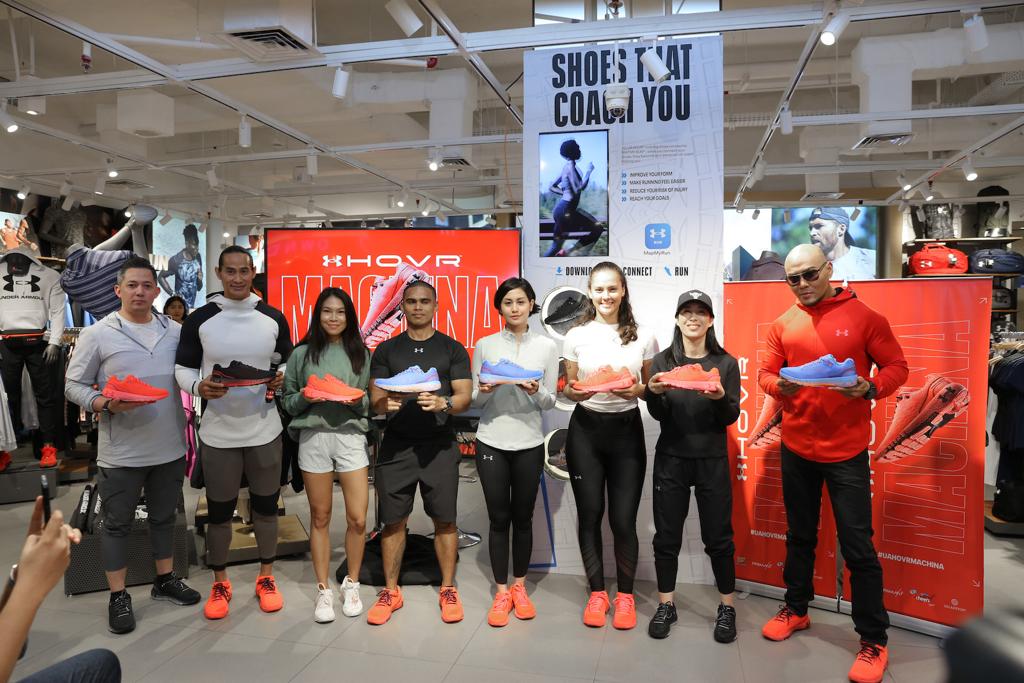 Sepatu dengan aplikasi bisa tahu kecepatan lari dan panjang langkah pemakainya.  