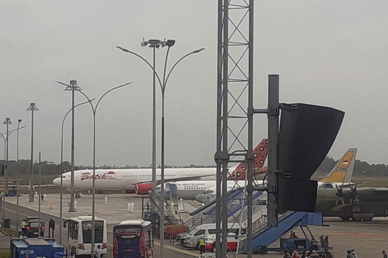 Pesawat Batik Air mendarat di Bandara Hang Nadim Batam
