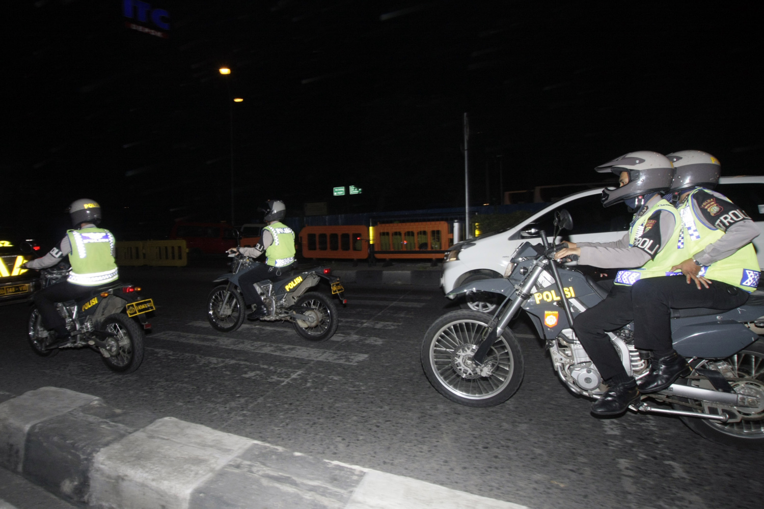 Polresta Kota Depok memburu pelaku pembacokan pelajar.