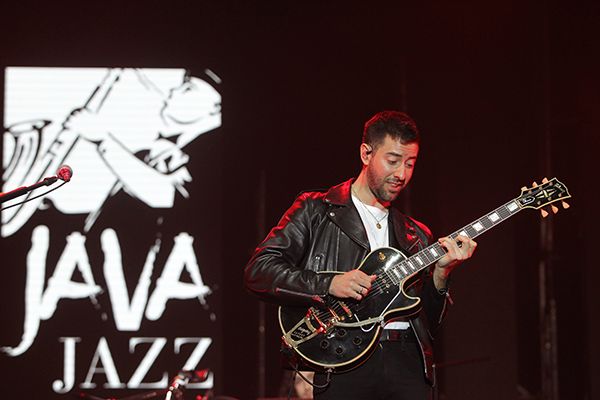 Penyanyi Bruno Major