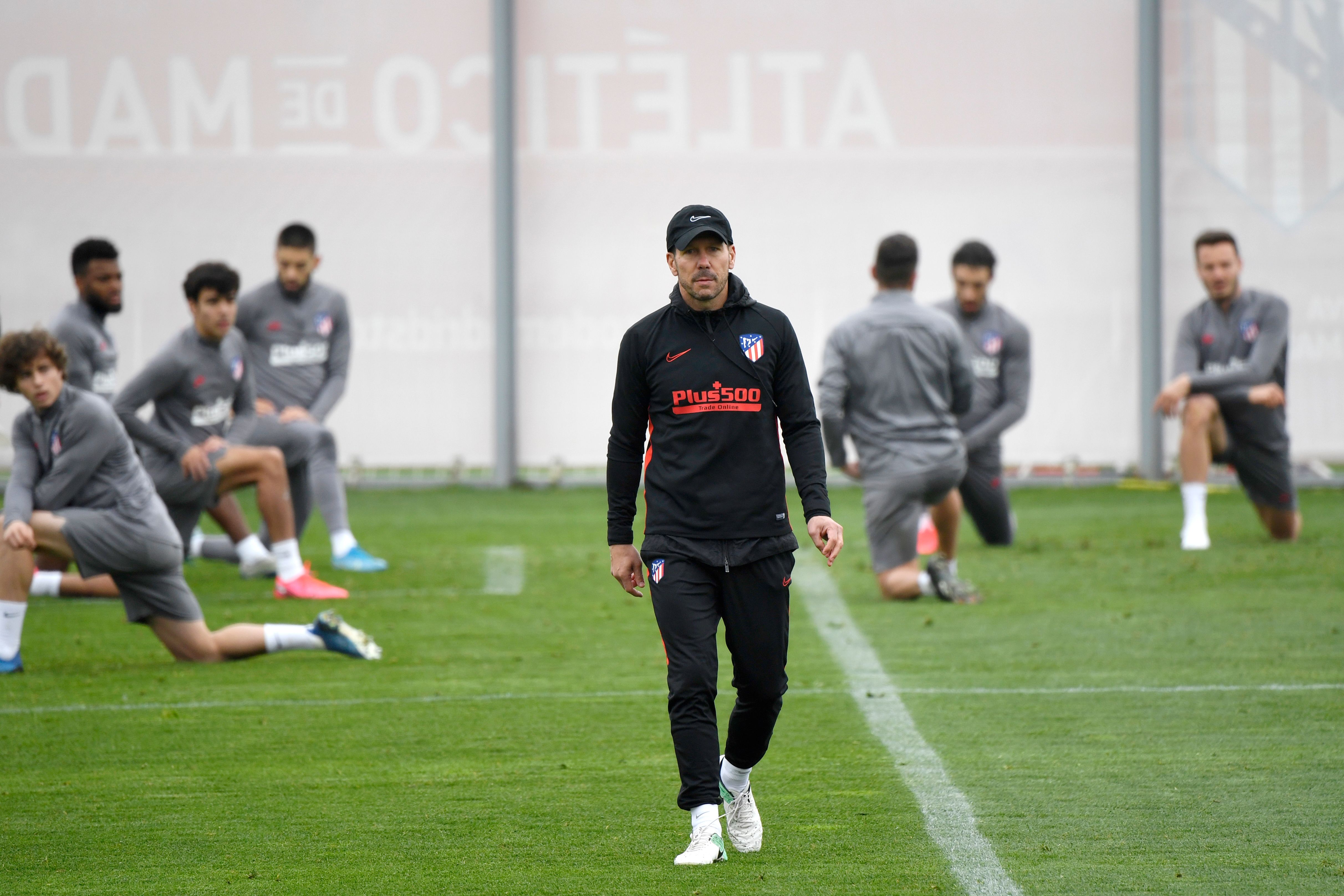 Pelatih Atletico Madrid Diego Simeone saat memimpin lathan anak asuhnya