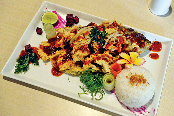 Gurami Goreng Saus Buah Naga