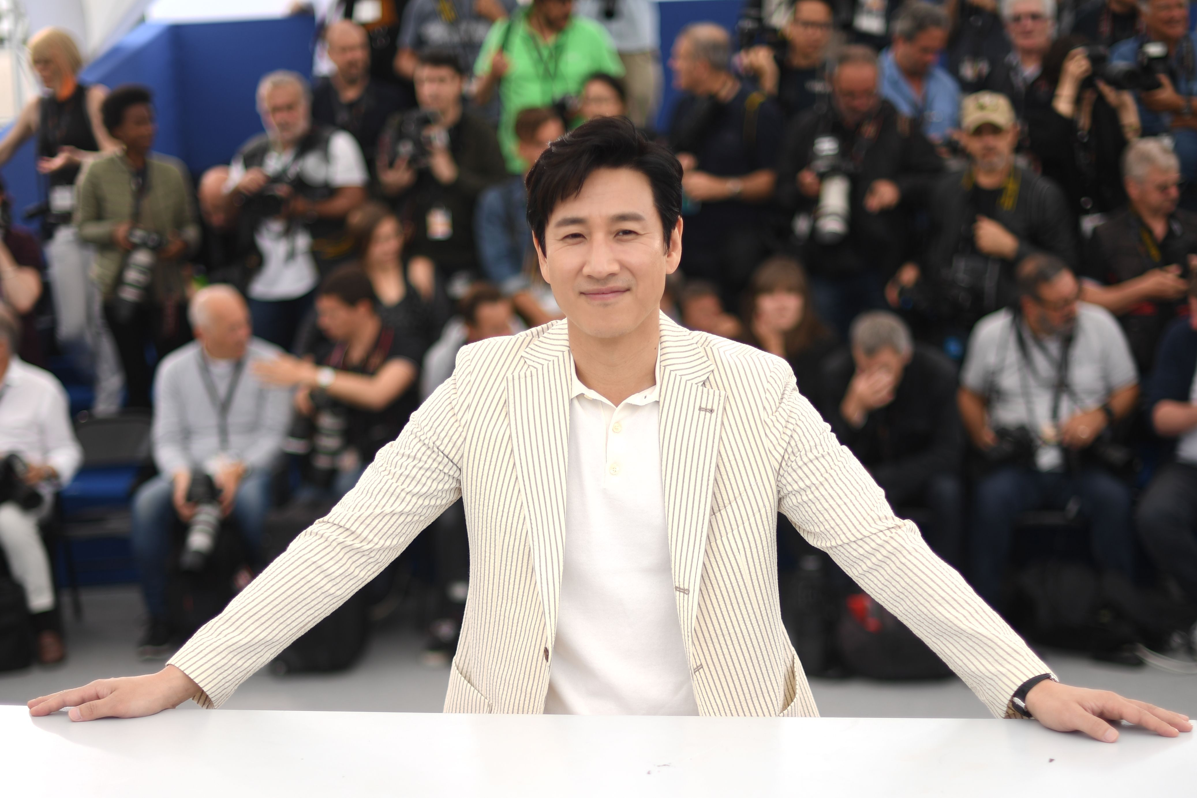 Aktor Korea pemeran film Parasite, Lee Sun-kyun.