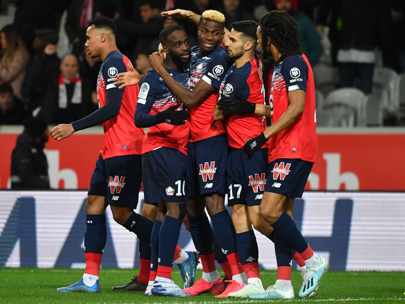 Para pemain Lille merayakan gol ke gawang Rennes dalam laga lanjutan Ligue 1.