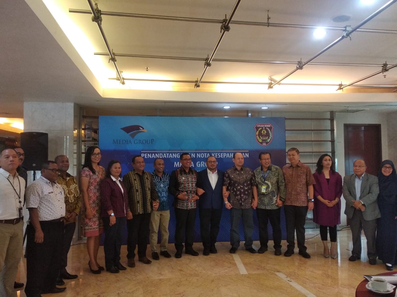 Kabupaten Tanimbar, Provinsi Maluku, melakukan Memorandum of Understanding (MoU) dengan Media Group dalam meningkatkan sumber daya manusia.