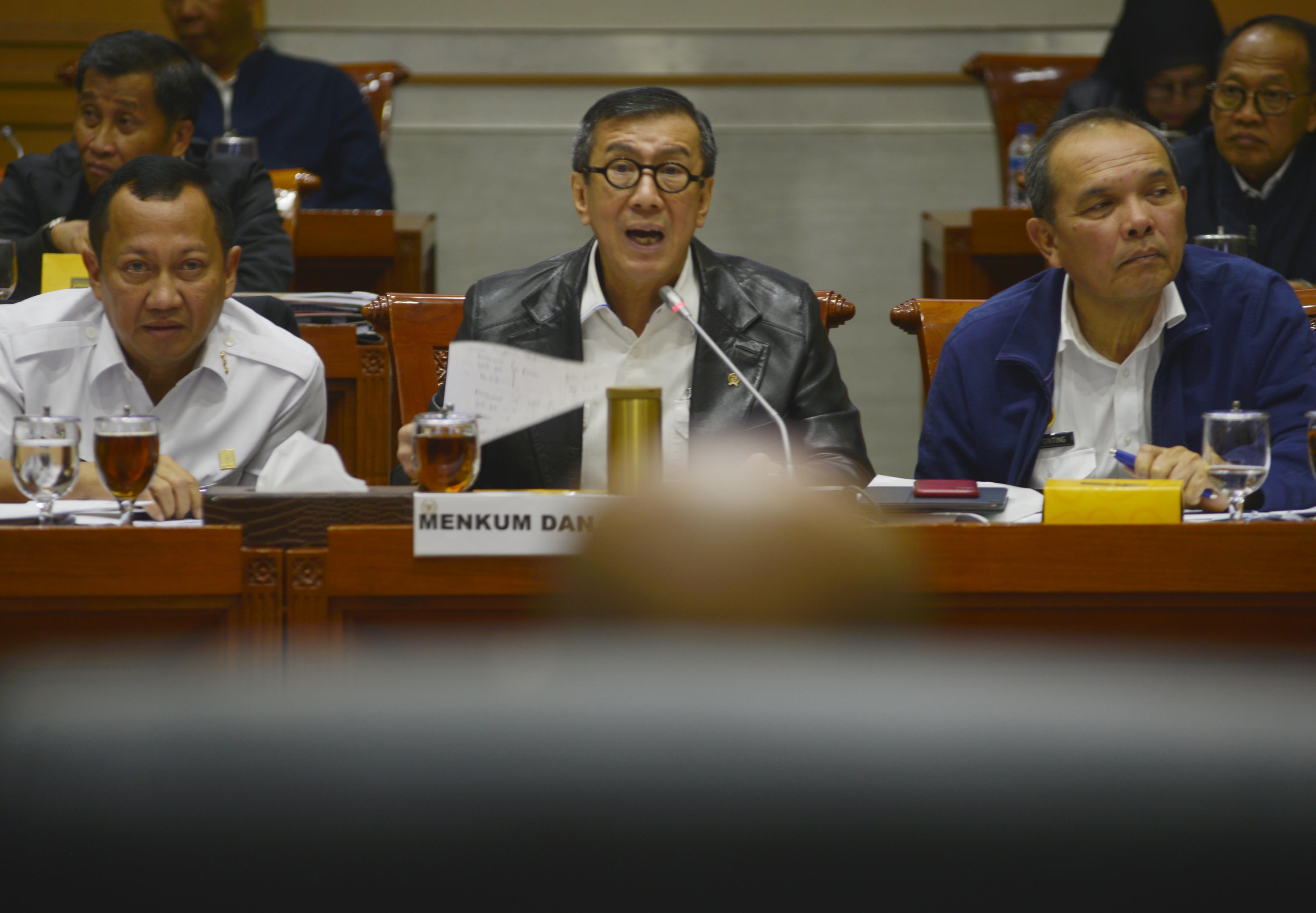 Menkumham Yasonna Laoly saat Rapat Kerja dengan Komisi III DPR, Selasa (25/2).