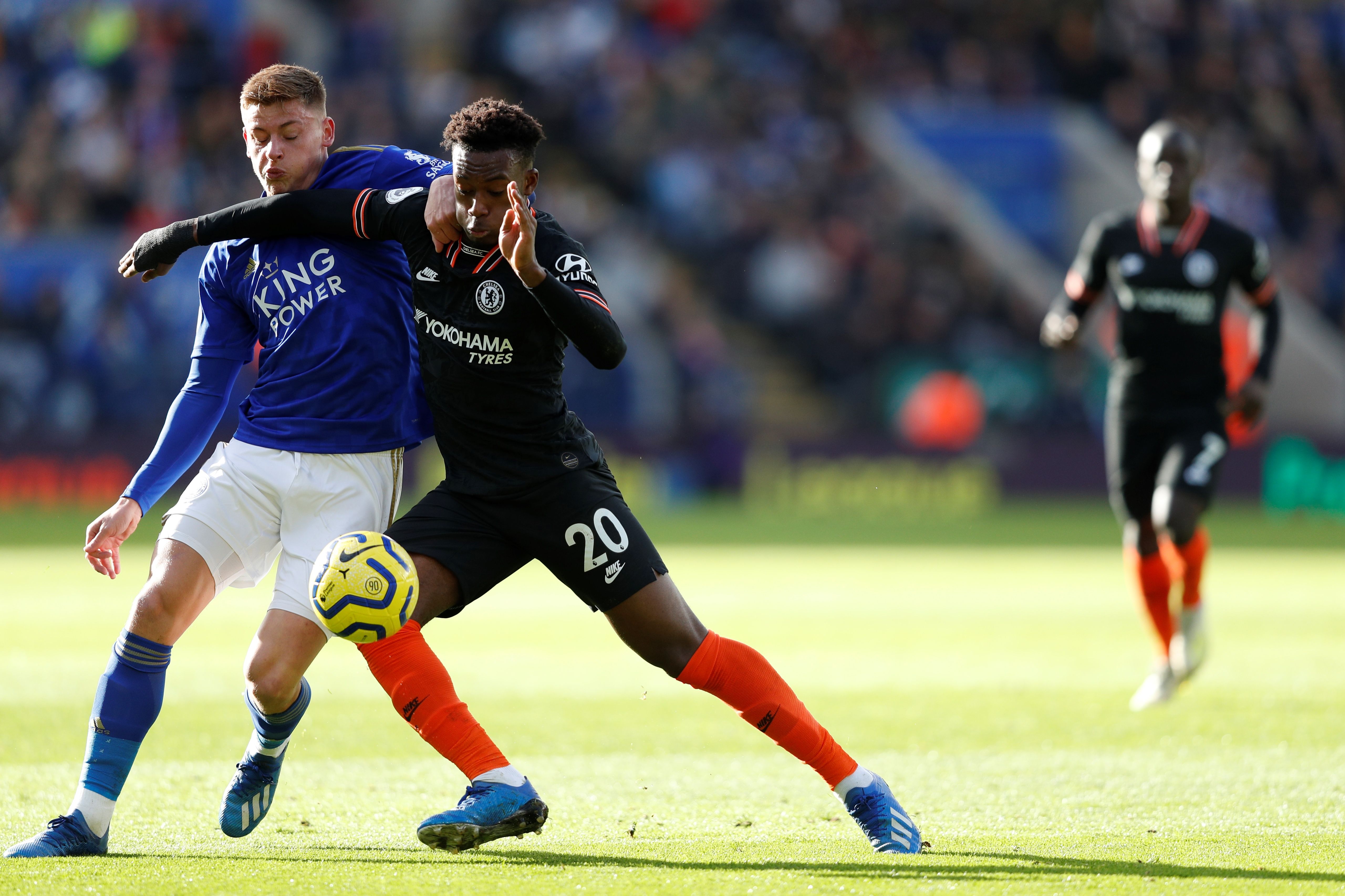 Chelsea berhasil curi satu poin di markas Leicester City, usai bermain imbang 2-2 