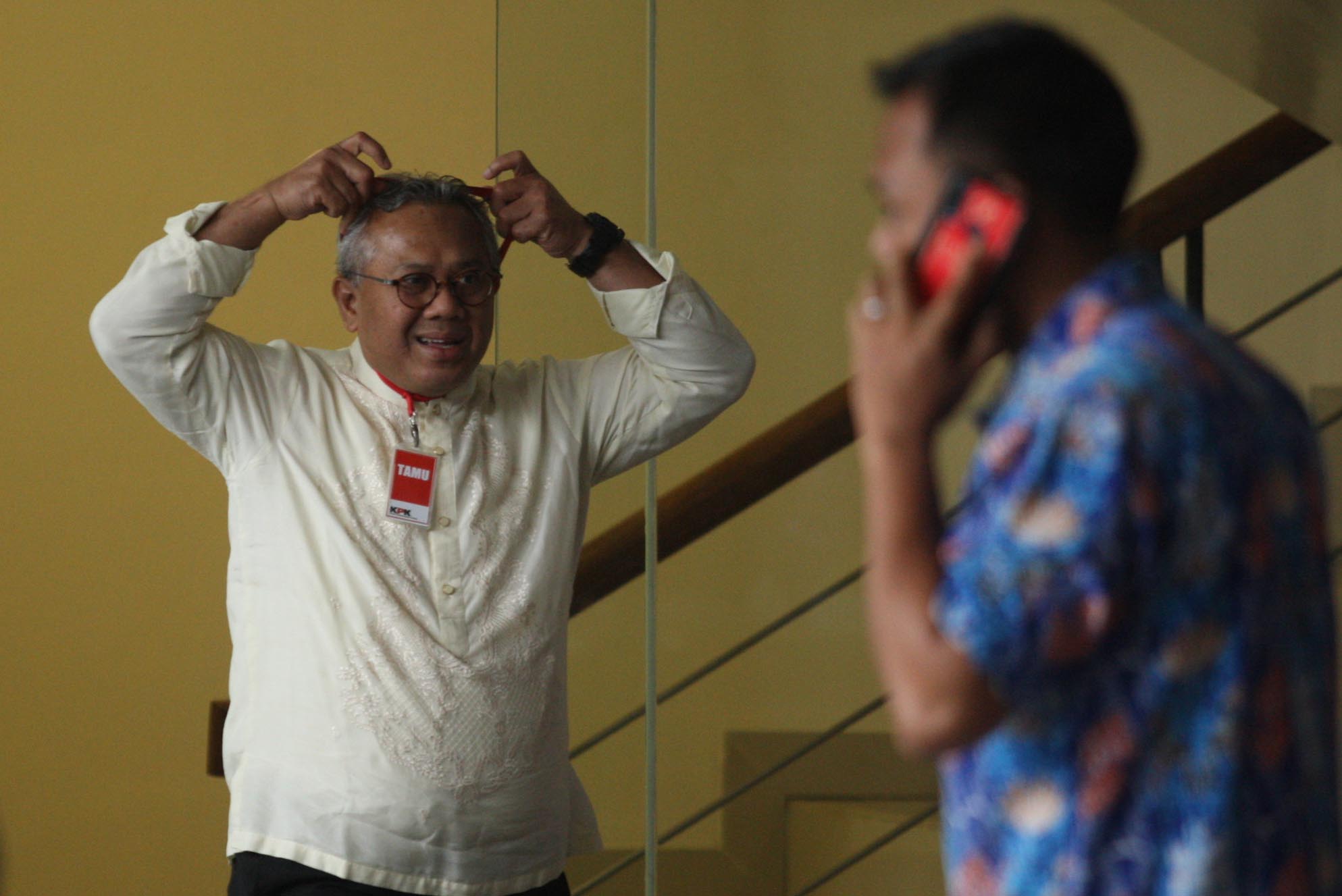 Ketua KPU Arief Budiman usai menjalani pemeriksaan di Gedung KPK Jakarta, Jumat (28/2/2020).