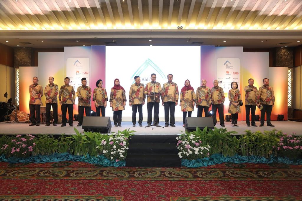 Agen Ahli Asuransi Umum Indonesia (A3UI) sedang berfoto bersama.