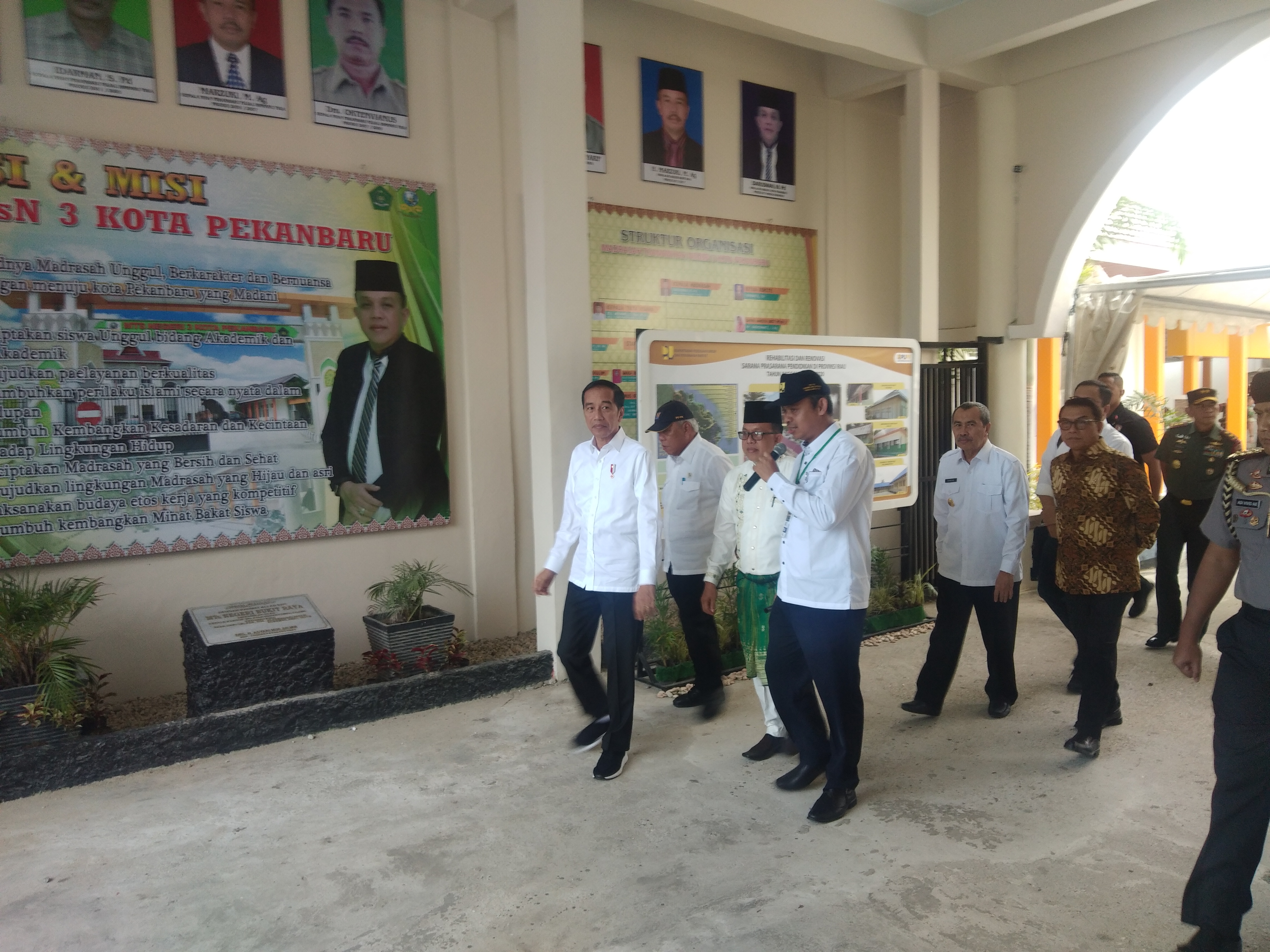 Jokowi meresmikan Renovasi Madrasah Tsanawiah 3 Pekanbaru Riau
