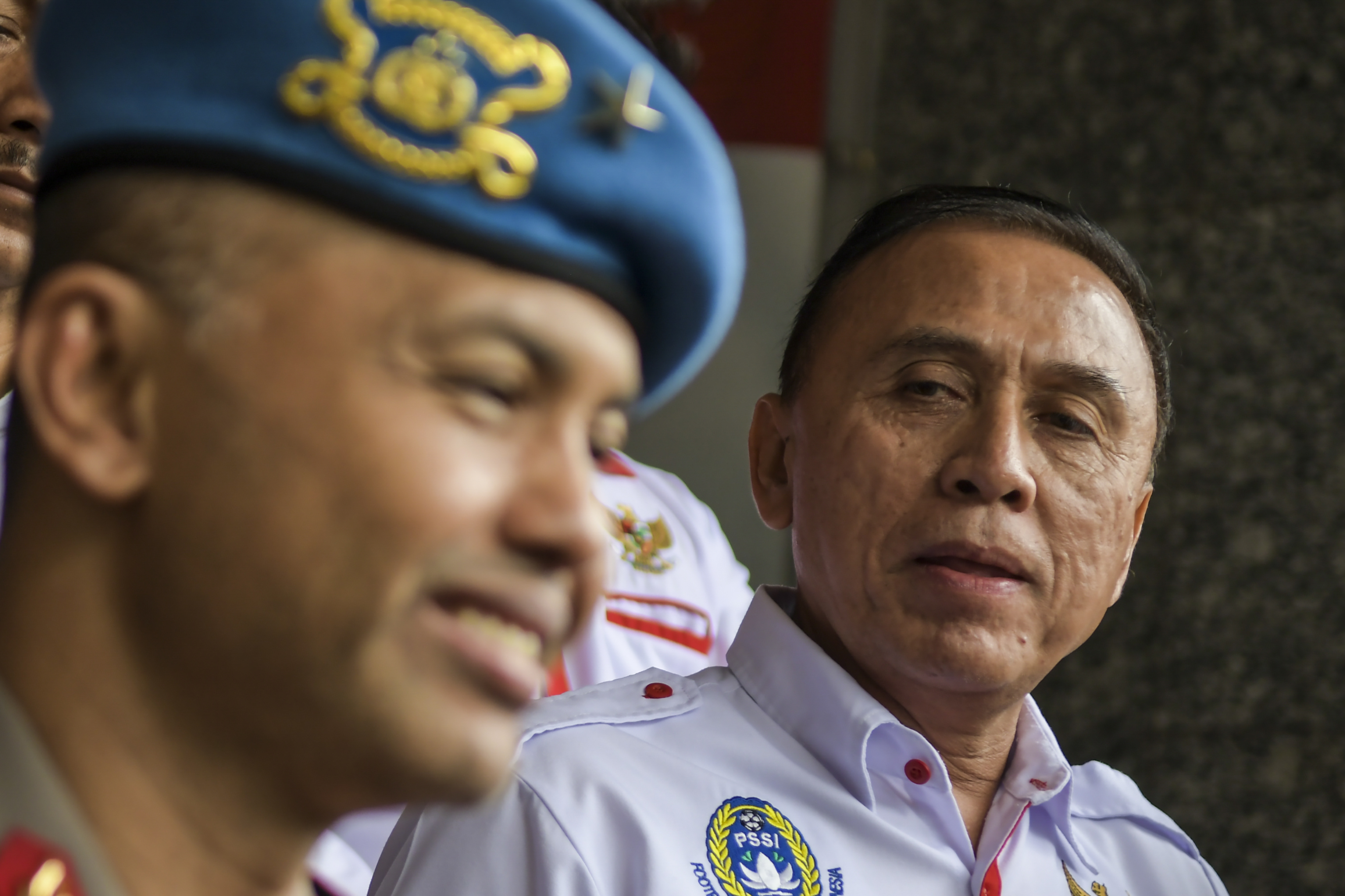 Ketua Umum PSSI Mochamad Iriawan (kanan) bersama Ketua Satgas Antimafia Bola, Brigjen Pol Hendro Pandowo (kiri)