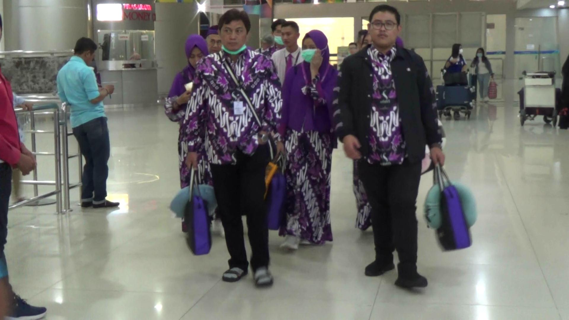 Sejumlah jemaah umroh dari Jatim batal berangkat terkait kebijakan pemerintah Arab Saudi seiring dengan wabah virus korona.