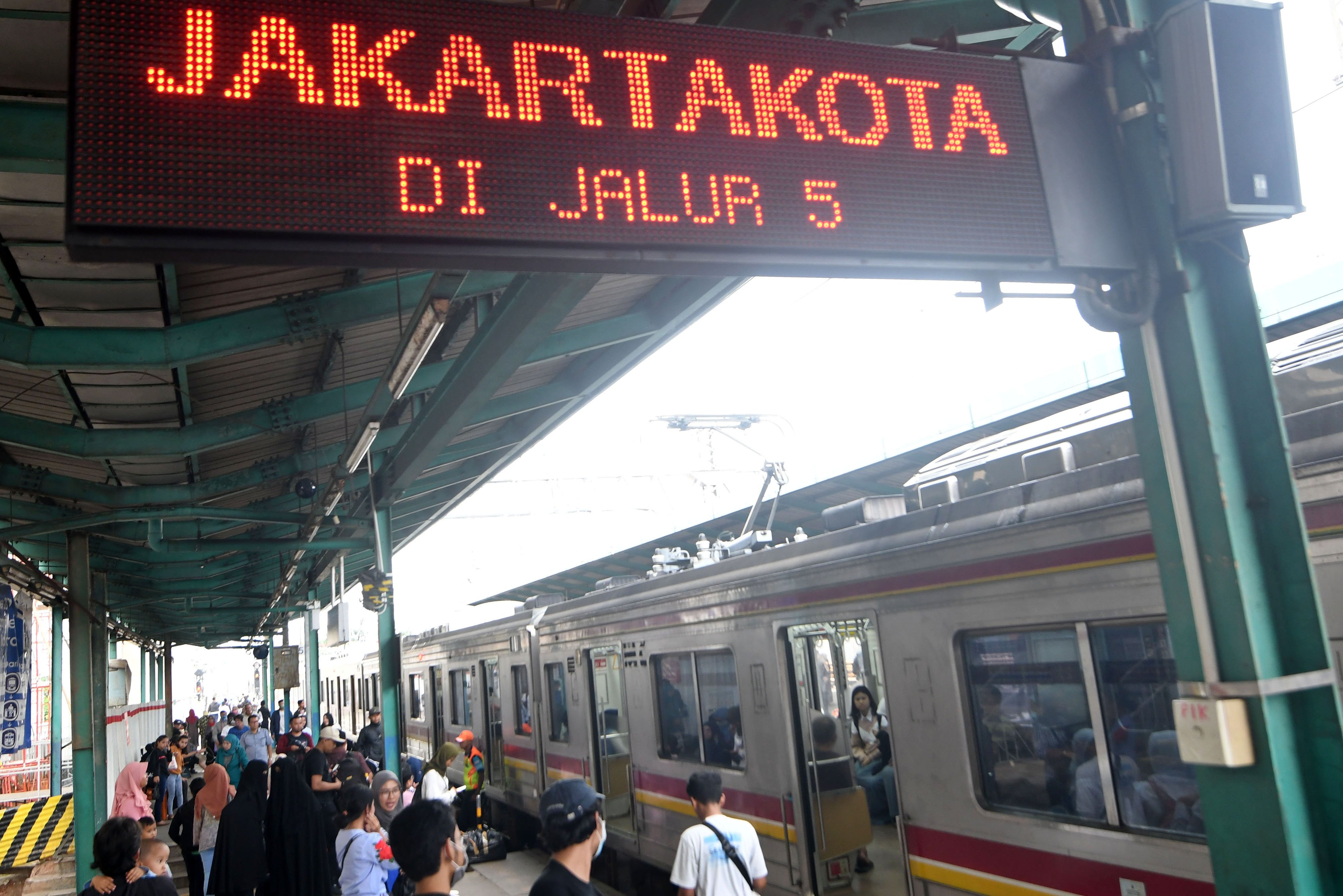 Sebanyak 45 perjalanan KRL berakhir di Stasiun Manggarai