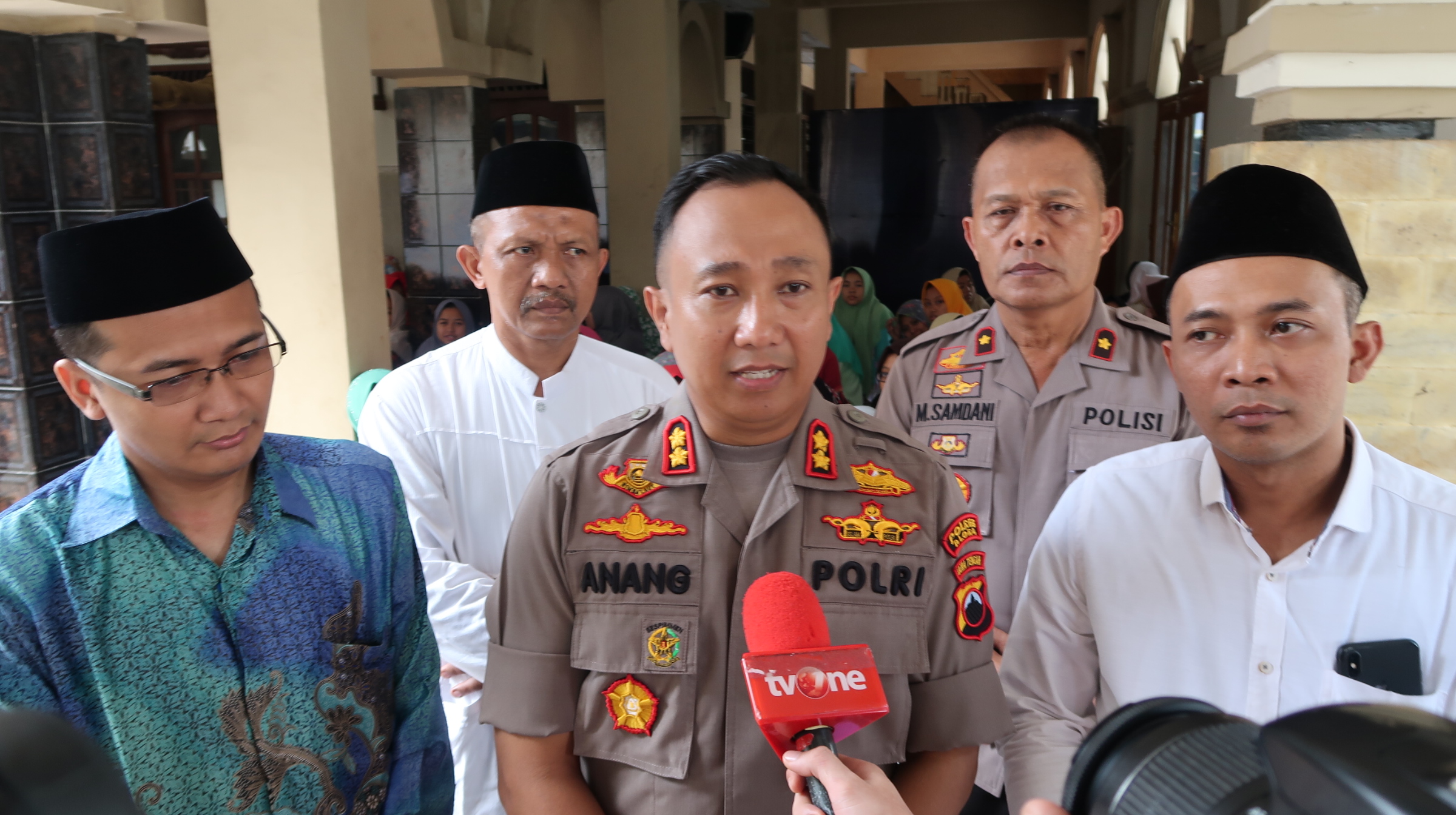 Kapolre Blora AKBP Anotnius Anang bersama pimpinan Pondok Pesantren Khozinatul Ulum