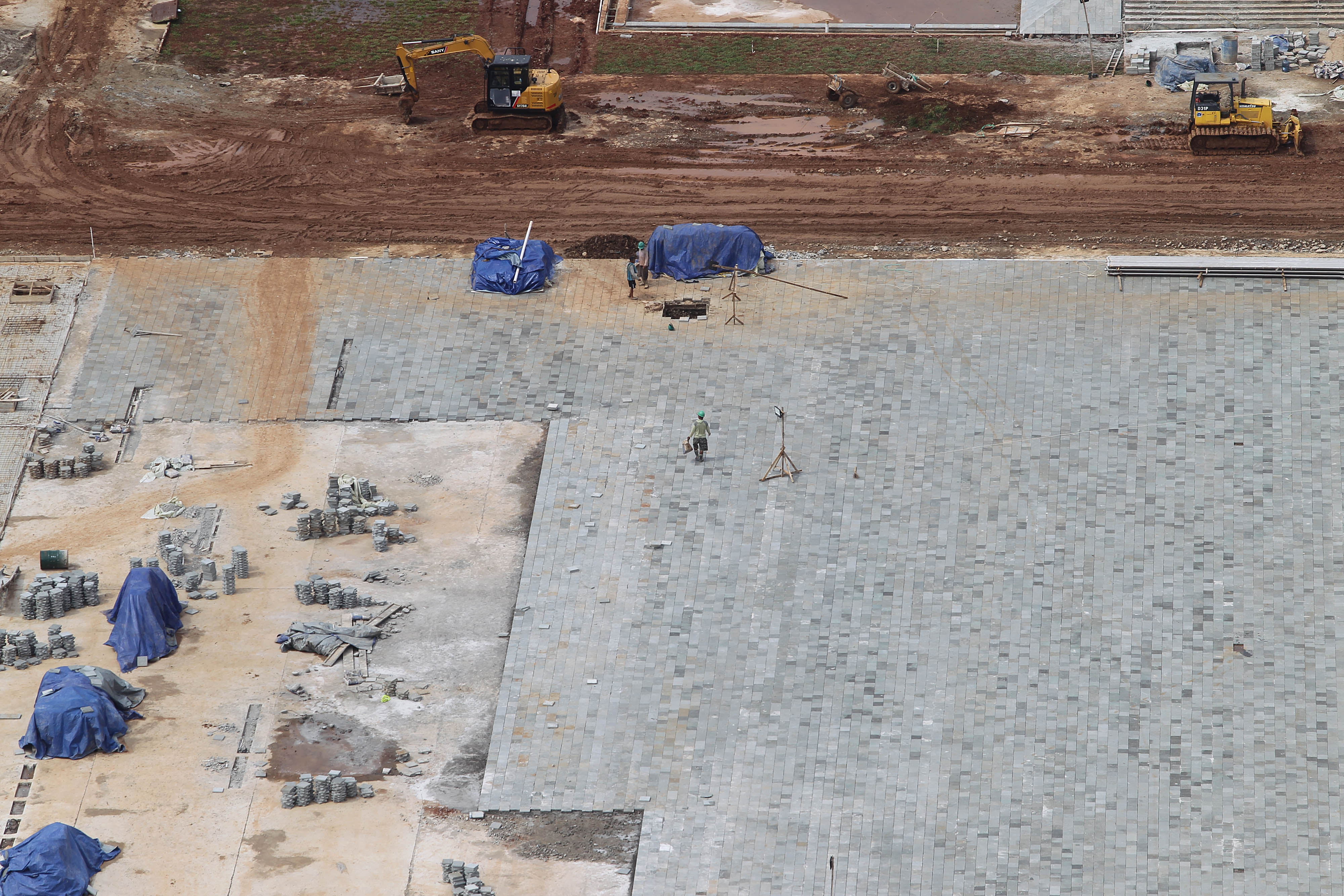 Revitalisasi Monas terus dilanjutkan. Pemprov DKI menargetkan revitalisasi selesai akhir bulan ini. 