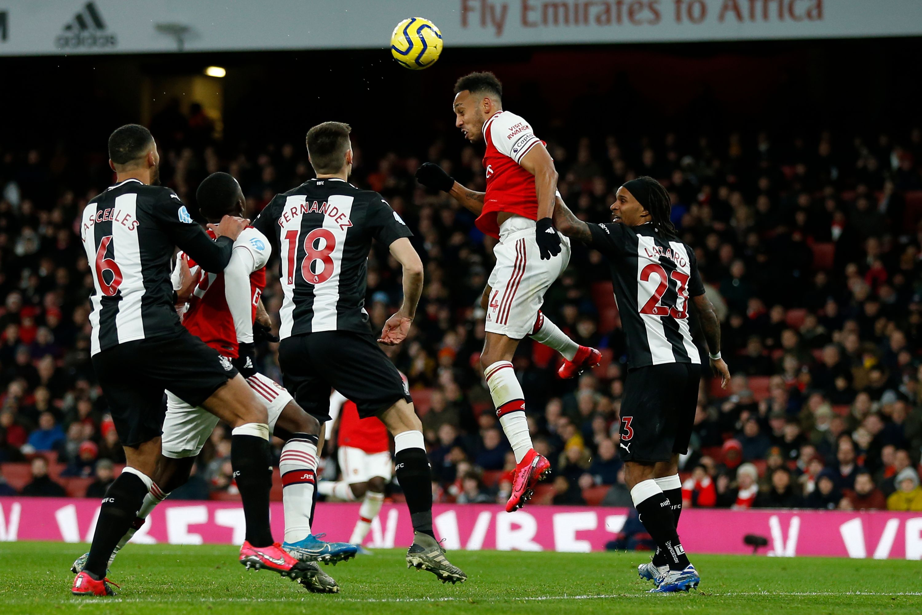 Newcastle United kala berhadapan dengan Arsenal di laga Liga Primer Inggris, Minggu (16/2)