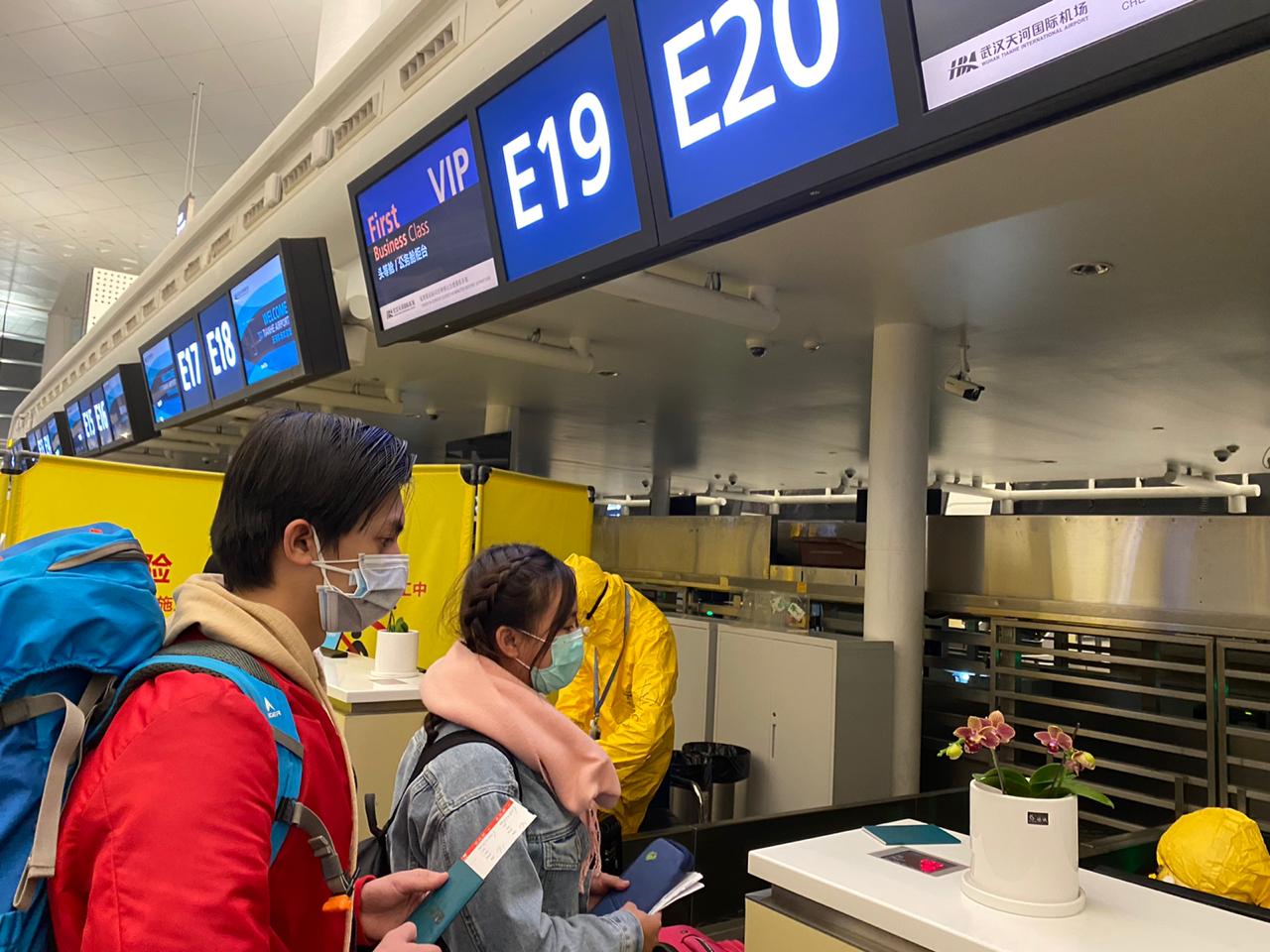 Ratusan Warga Negara Indonesia (WNI) yang akan dievakuasi tiba di Bandara Internasional Tianhe, Wuhan, Hubei