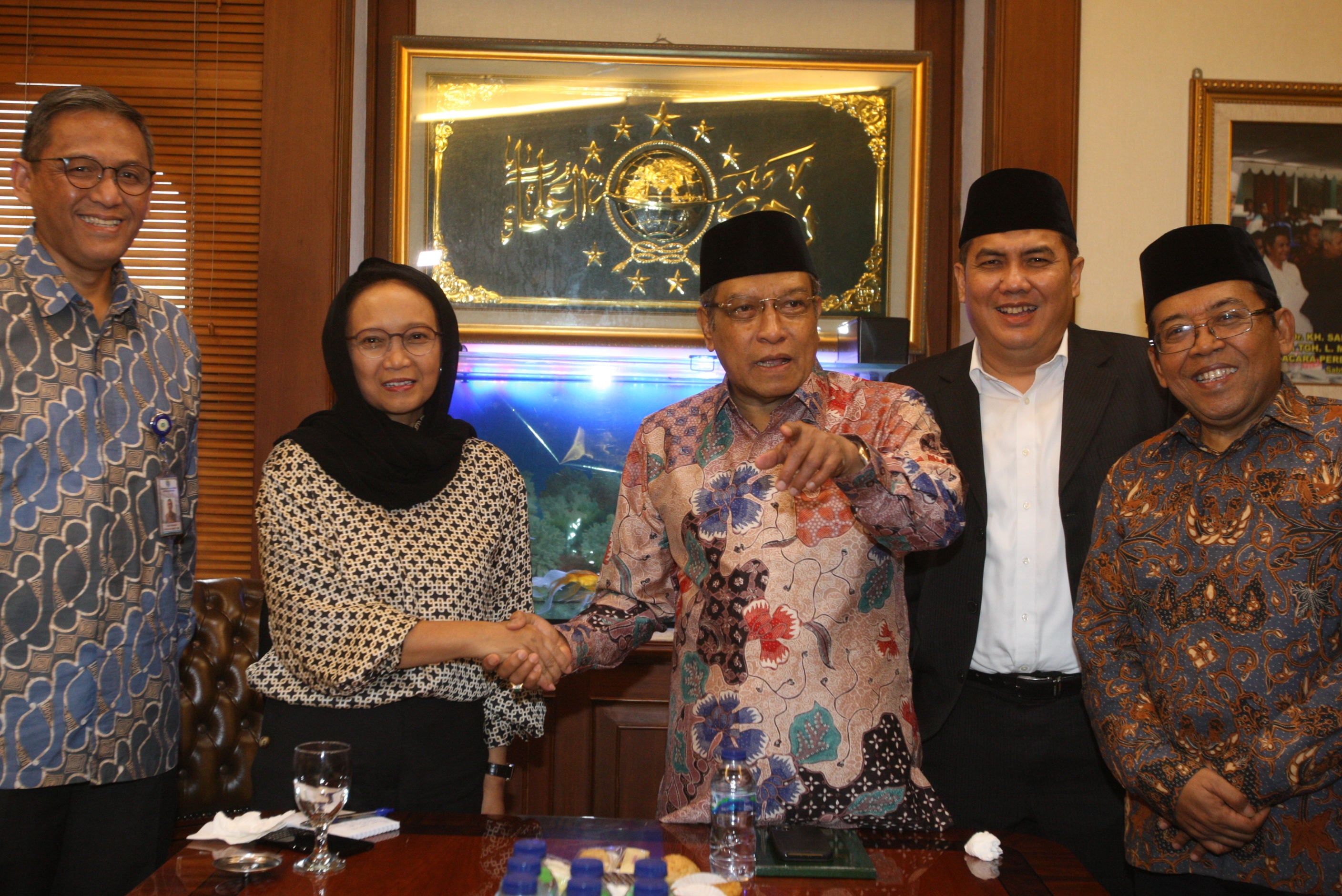 Ketua Umum PBNU Said Aqil Siradj (ketiga dari kanan) bertemu dengan Menteri Luar Negeri Retno Marsudi (kedua dari kiri)
