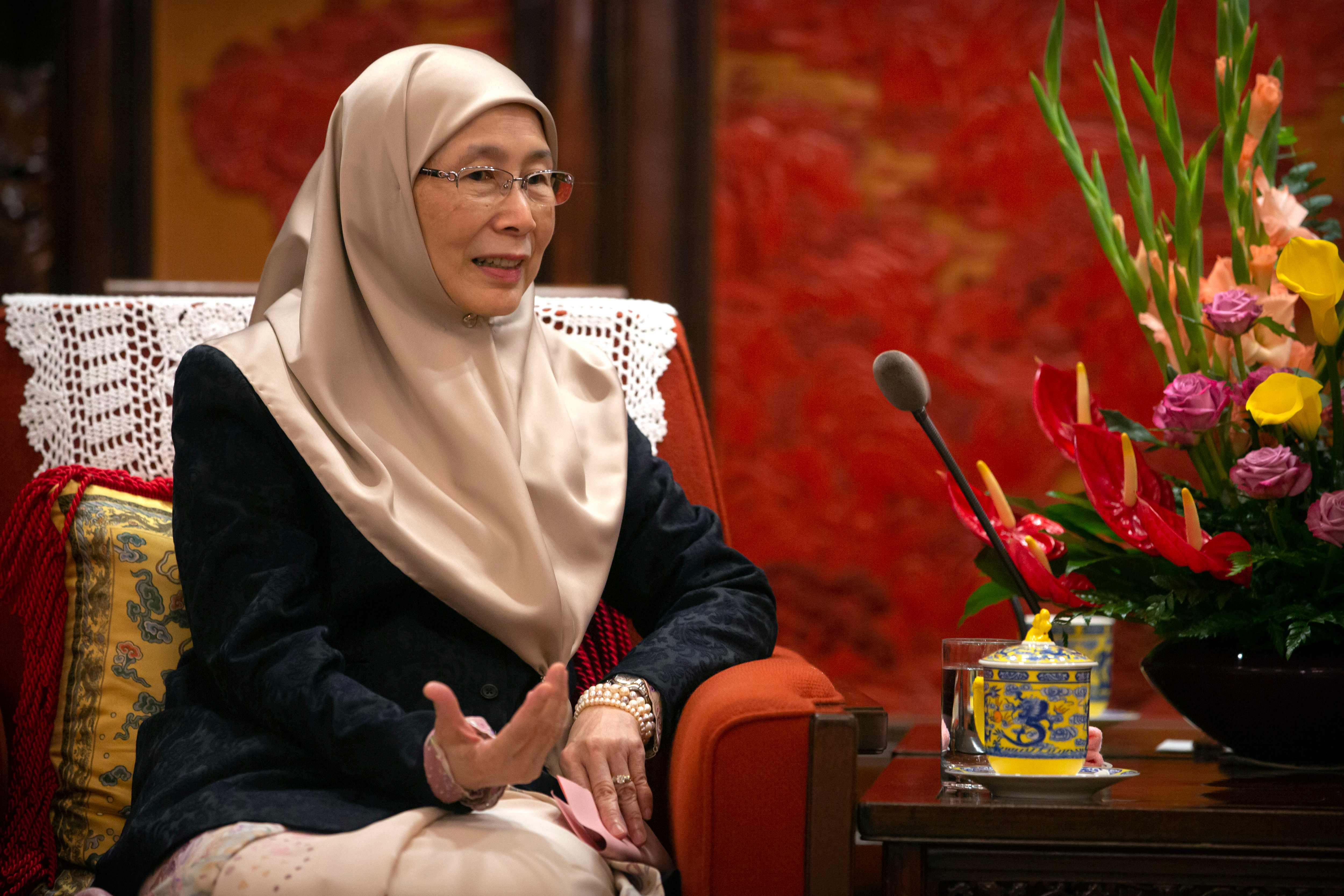 Wakil Perdana Menteri Wan Azizah Wan Ismail ditunjuk oleh Mahathir Mohammad sebagai Perdana Menteri Sementara.