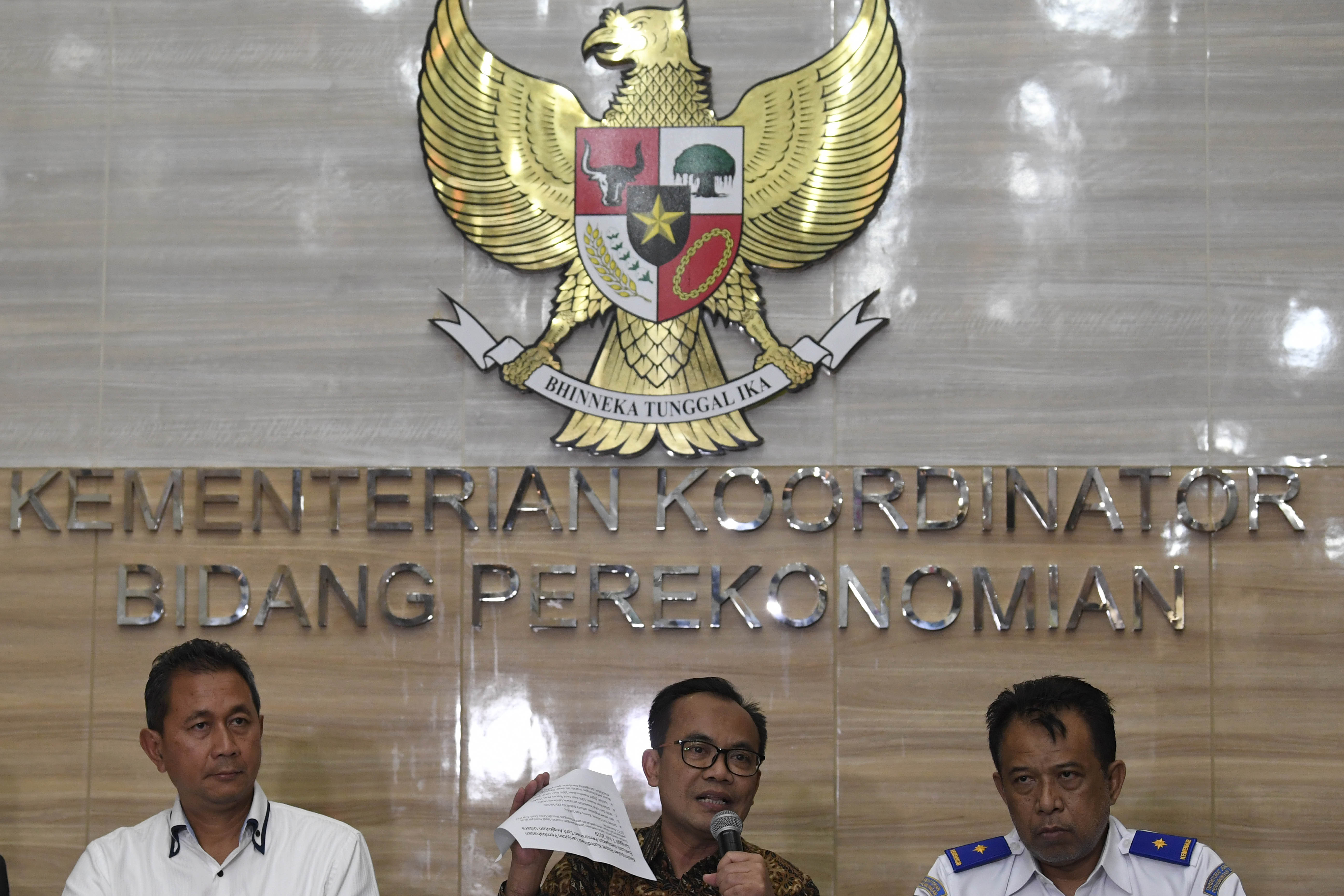 Sekretaris Kemenko bidang Perekonomian Susiwijono memberikan keterangan pers di Jakarta.