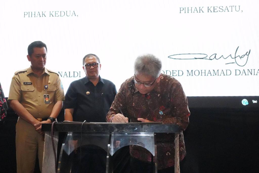 Acara  penandatanganan nota kesepahaman (MoU) Bank BJB dan Pemkot Bandung. 