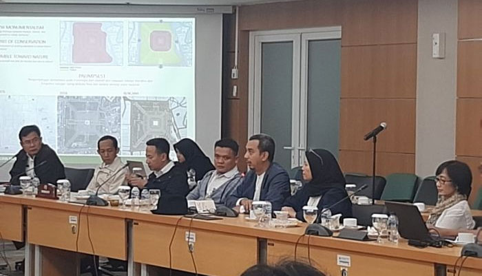 Komisi D DPRD DKI Jakarta mengadakan rapat dengan Pemprov DKI dan pemenang sayembara desain revitalisasi Monas.