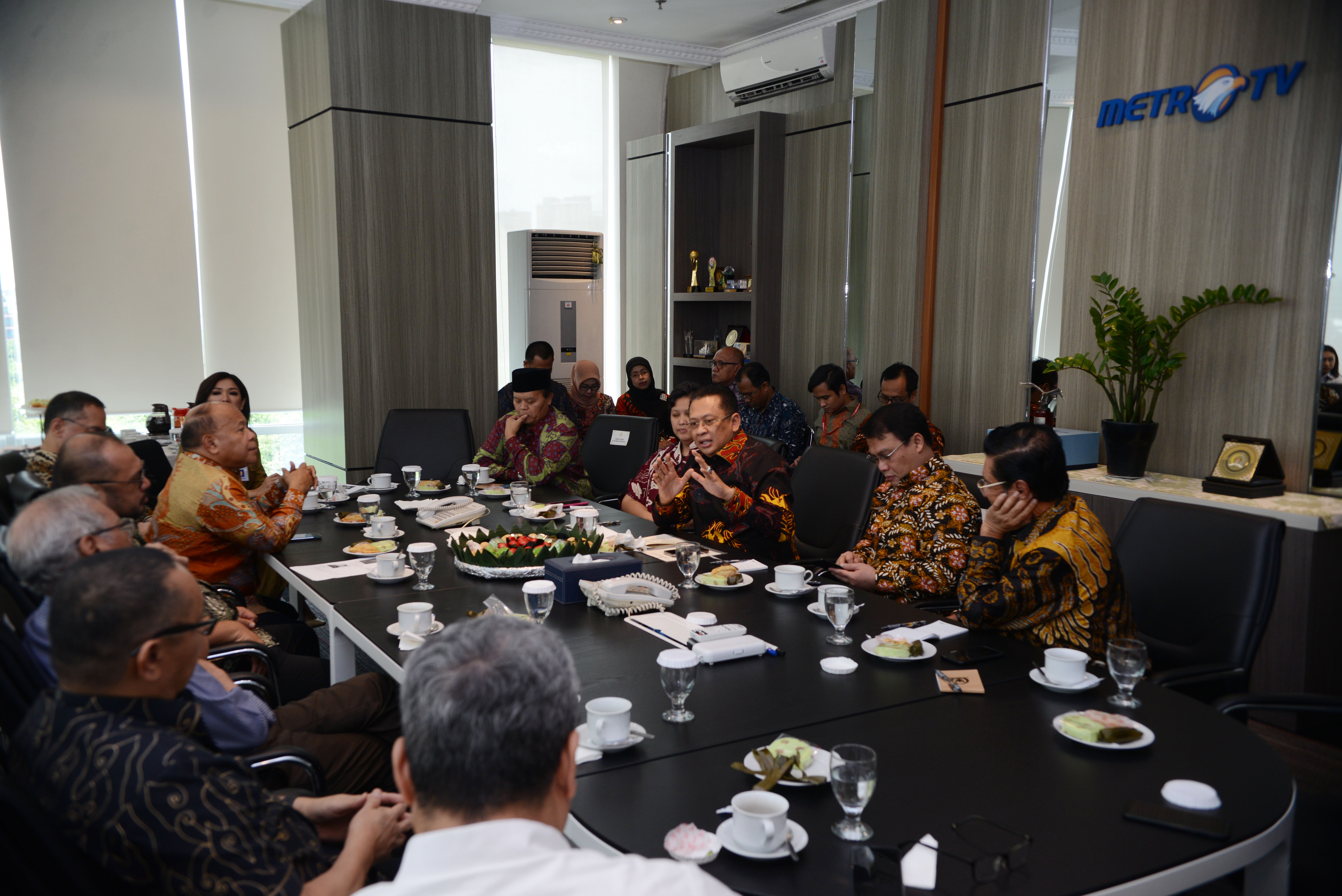 Pimpinan MPR saat berkunjung ke Media Group 