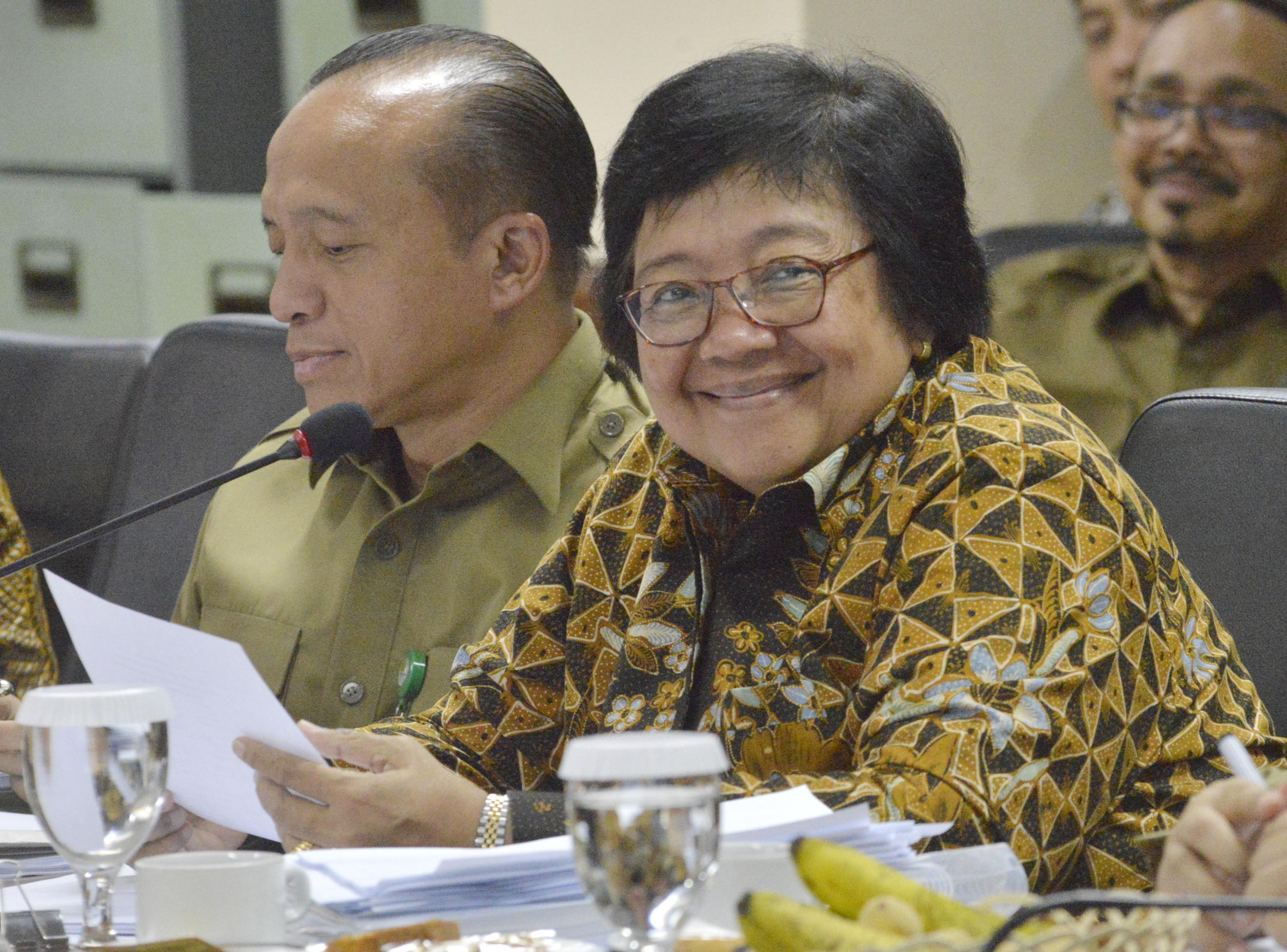 Menteri Lingkungan Hidup dan Kehutanan Siti Nurbaya dengan Sekjen KLHK Bambang Hendroyono