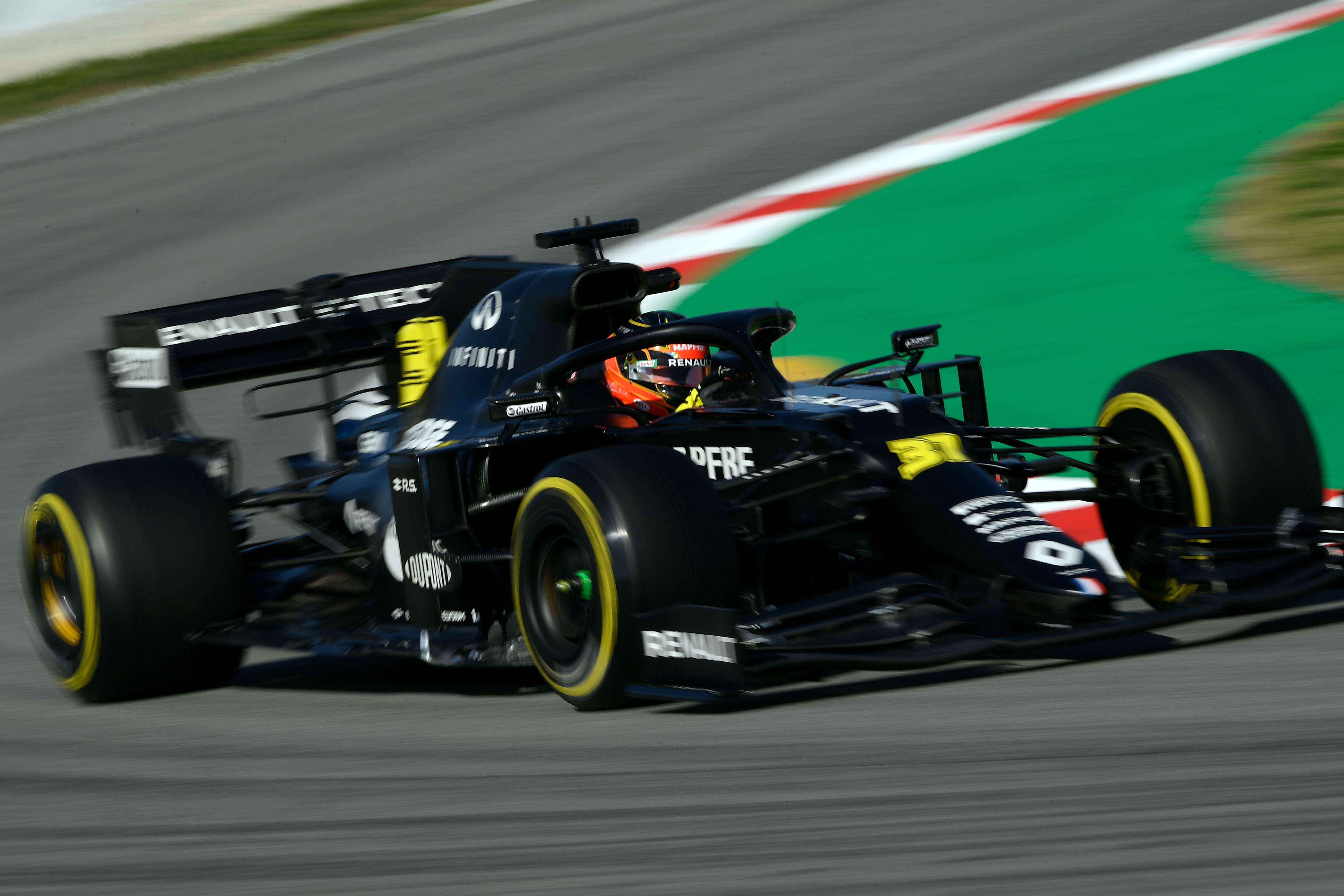 Pembalap Renault Esteban Ocon