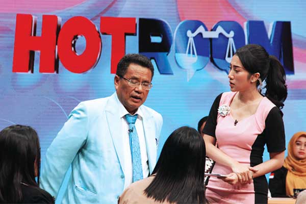 Pengacara kondang yang juga pembawa acara program Hot Room di Metro TV, Hotman Paris Hutapea di Grand Studio Metro TV, Kedoya, kemarin
