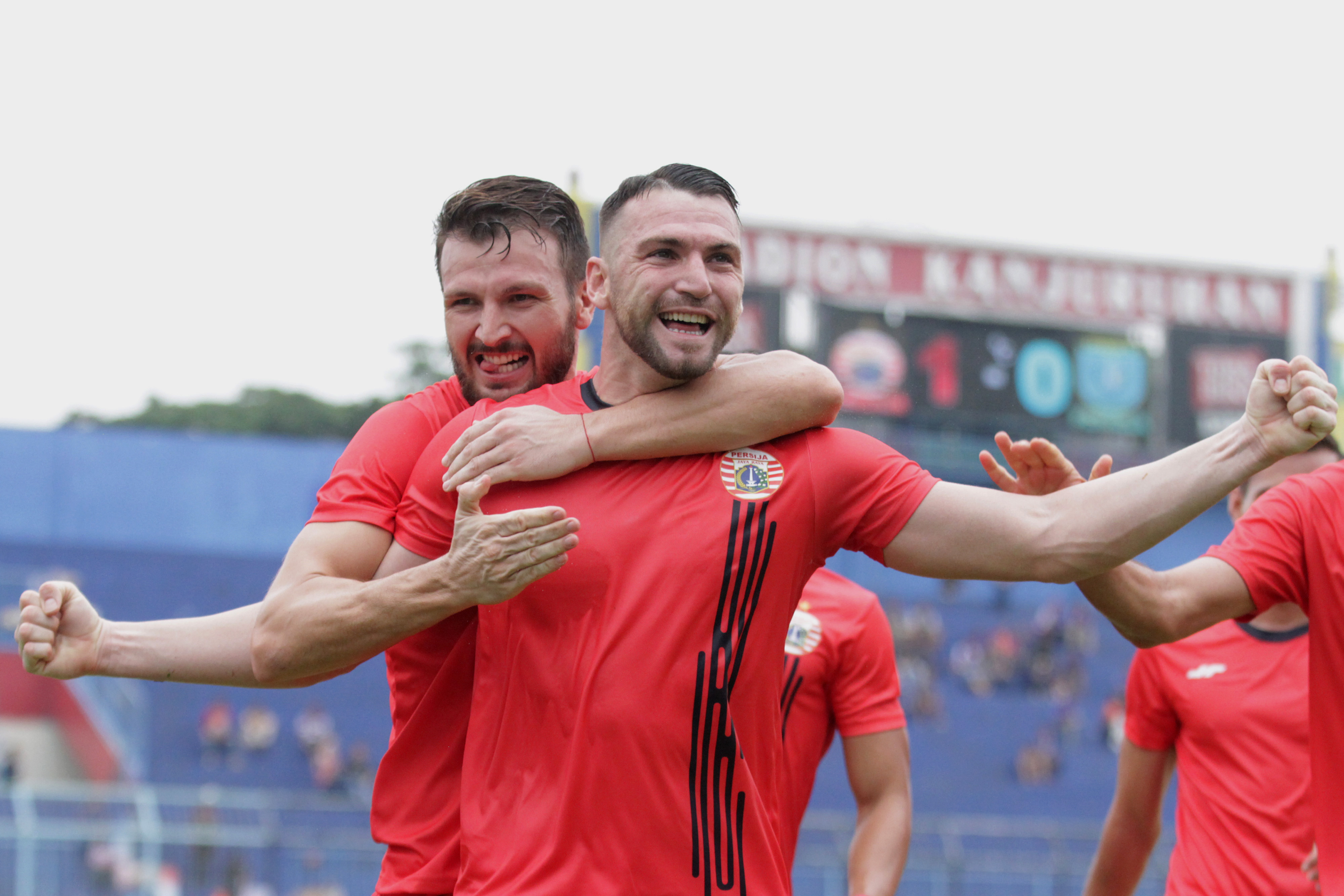 Marko Simic merayakan golnya ke gawang Persela di laga Piala Gubernur Jatim 2020