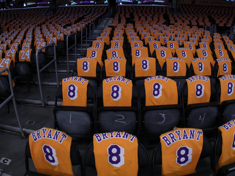 Suasana di Staples Center menjelang laga perdana Los Angeles Lakers pascameninggalnya Kobe Bryant.