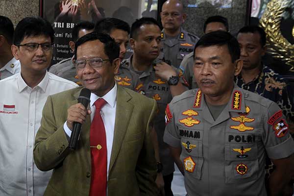 Menkopolhukam yang juga Ketua Komisi Kepolisian Nasional (Kompolnas) Mahfud MD kunjungan ke Markas Besar Kepolisian RI Kamis (12/12/2019). 