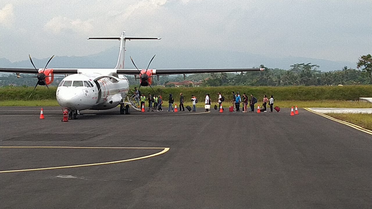 Memasuki H-5, pemudik memenuhi terminal penumpang yang mengunakanpesawat ATR 72-600 Wings Air (Group Lion) rute Tasikmalaya -Jakarta.