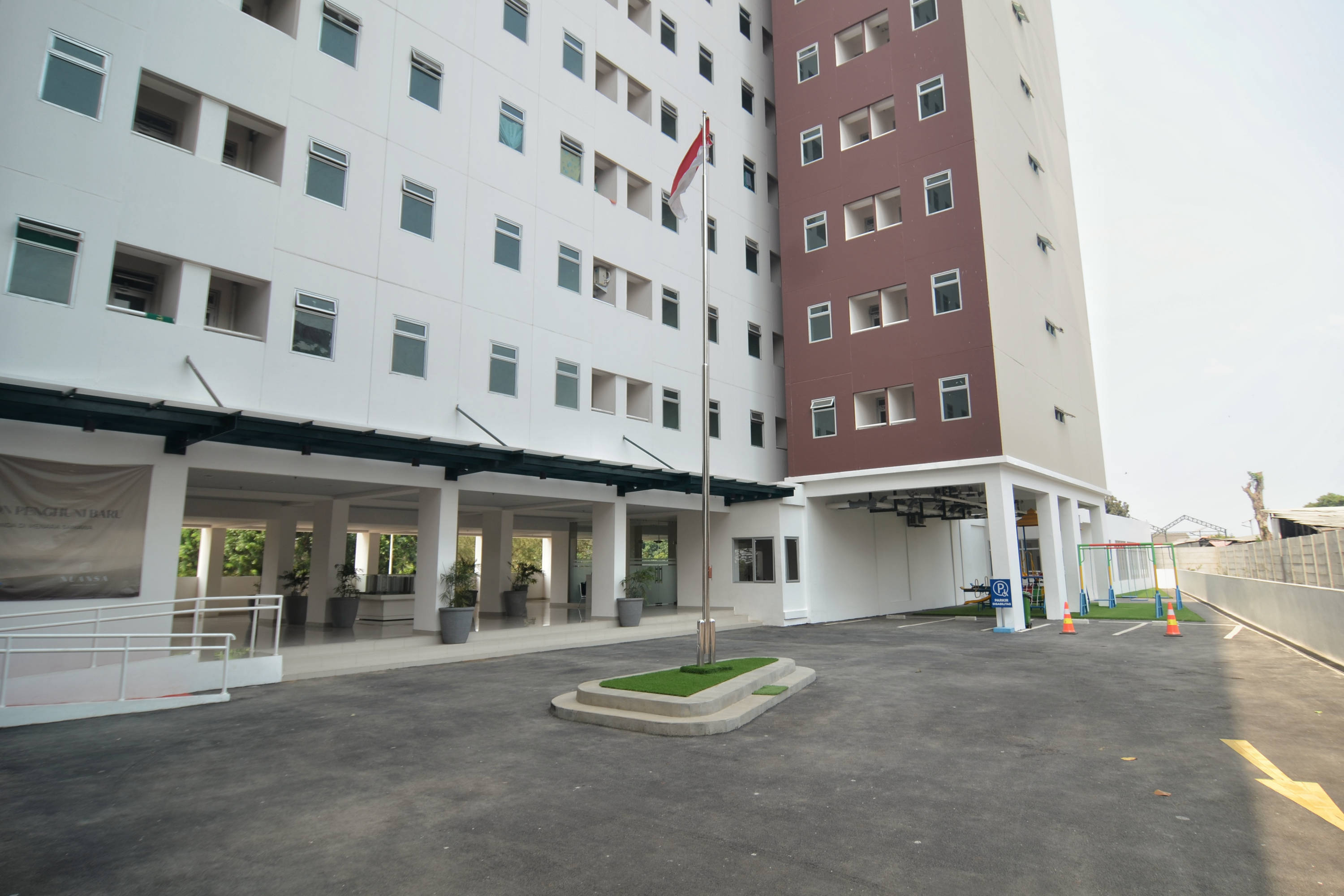 Suasana Menara Samawa atau yang biasa disebut rumah DP 0 Rupiah, Pondok Kelapa, Jakarta Timur