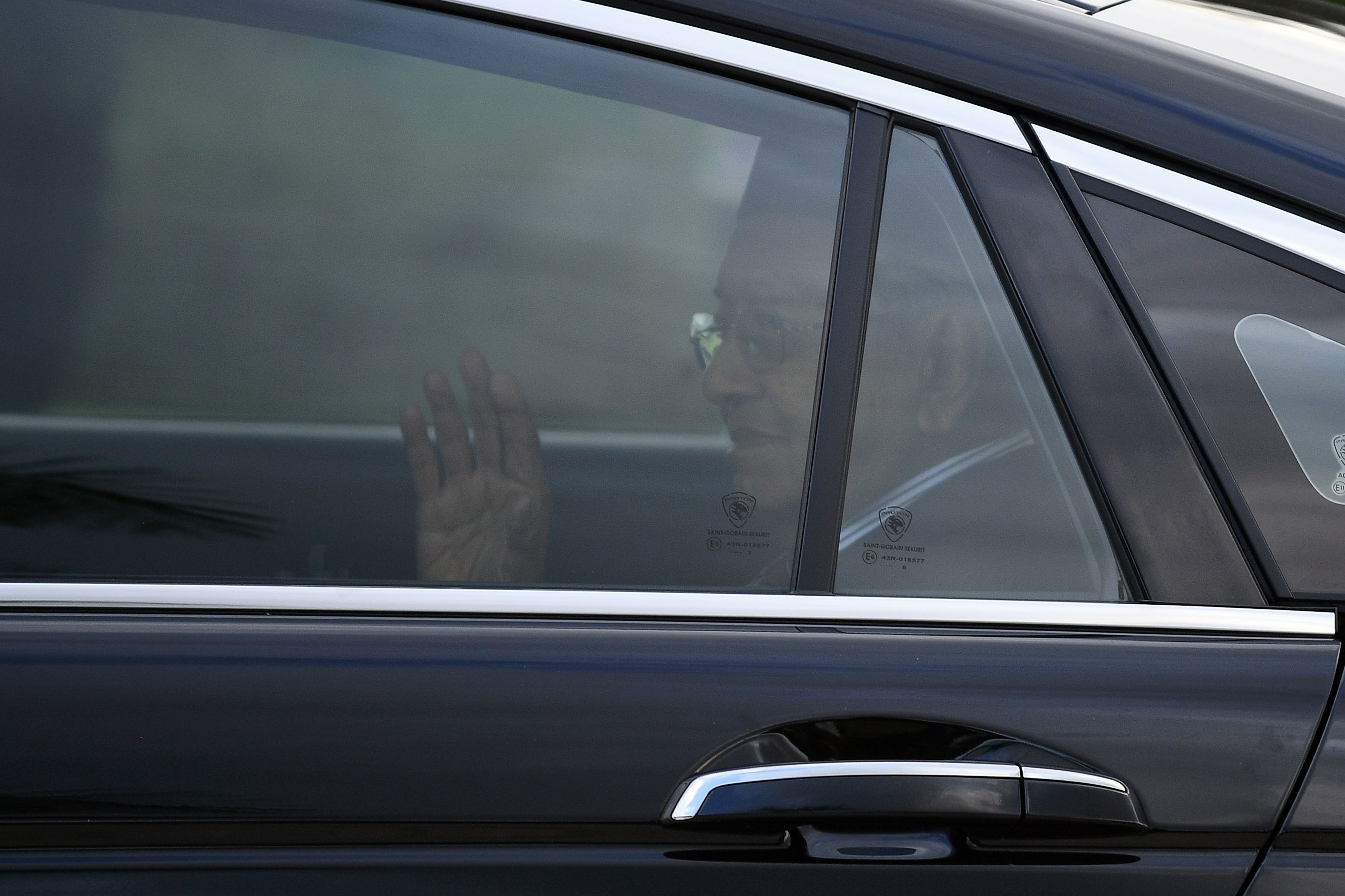 Mahathir meninggalkan Istana negara Malaysia