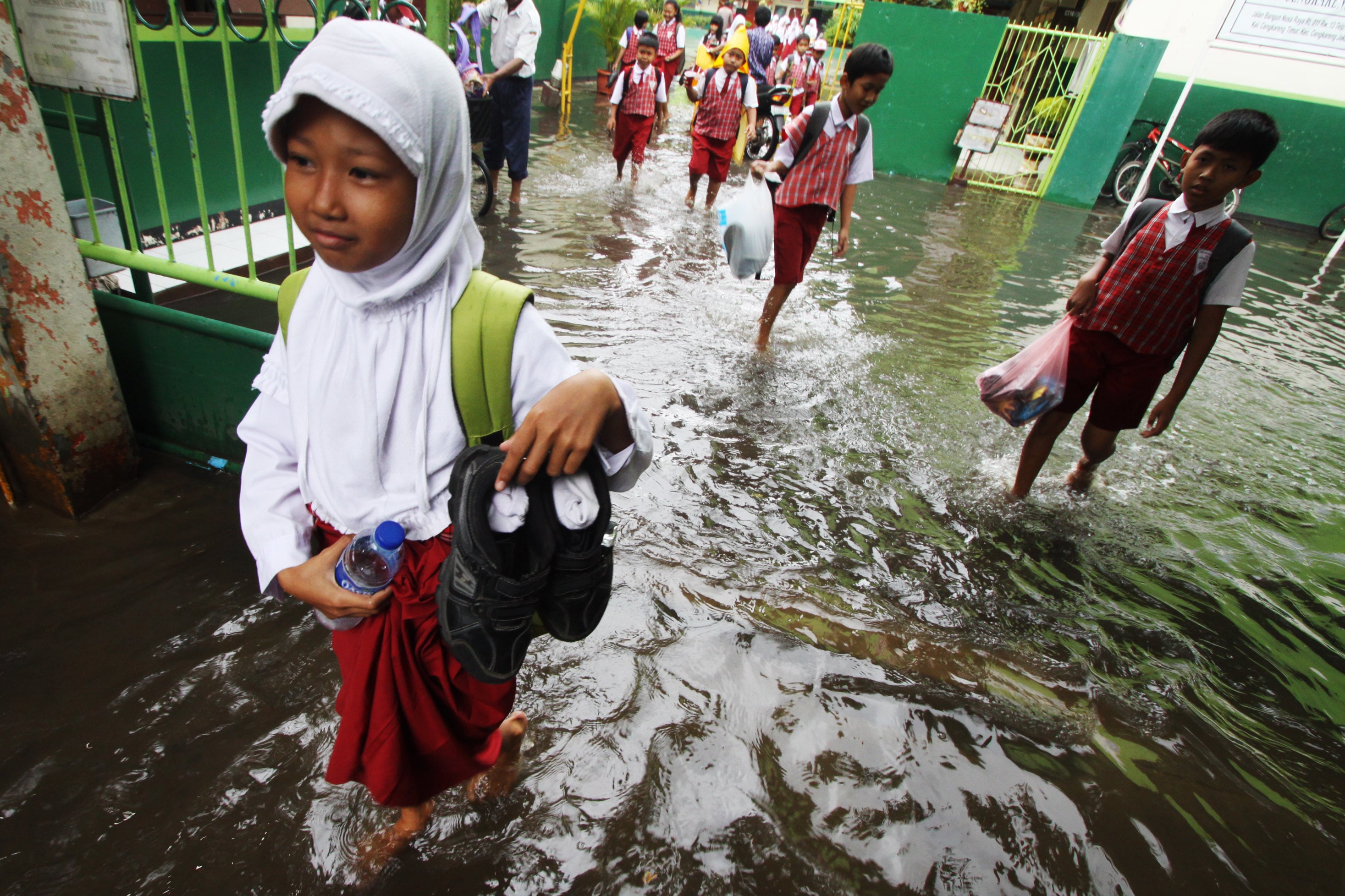 Sekolah tergenang banjir belajar mengajar terganggu