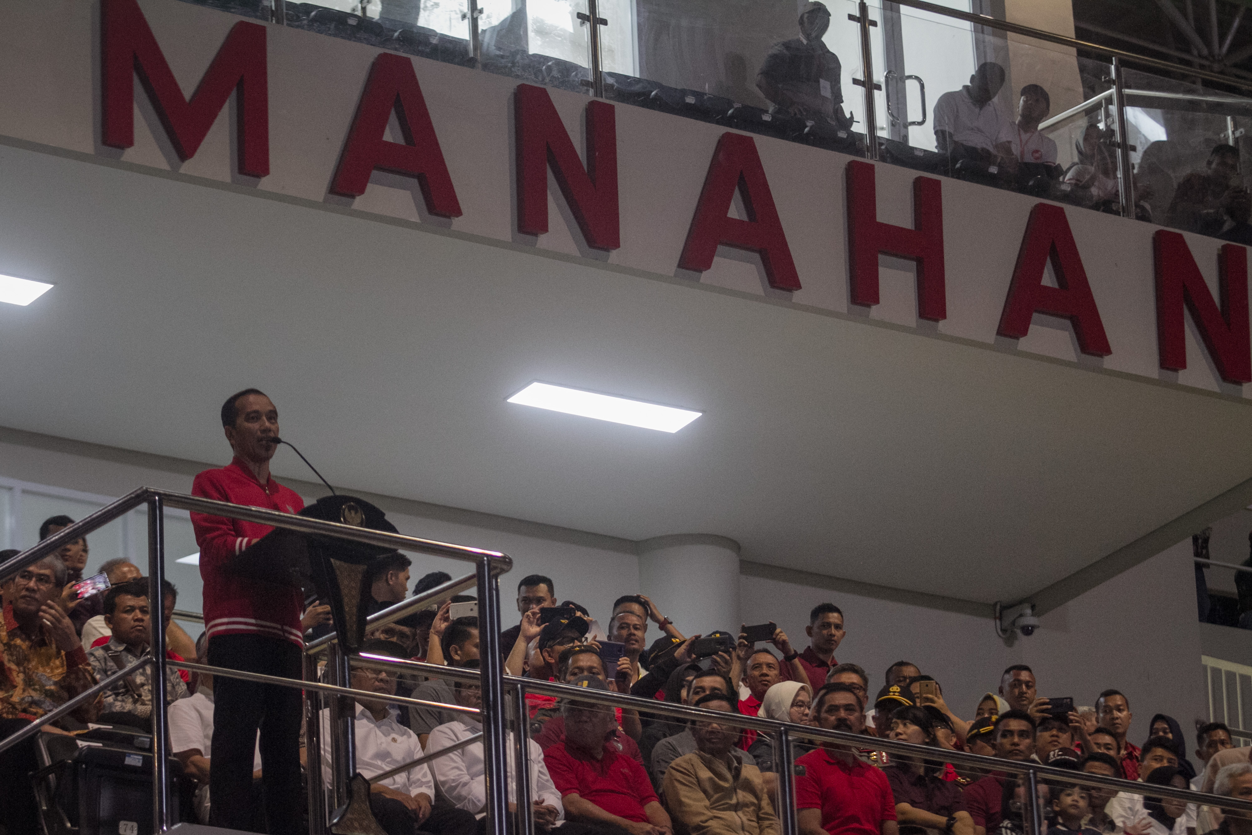  Presiden Joko Widodo memberikan sambutan pada Peresmian Stadion Manahan, Solo, Jawa Tengah, Sabtu (15/2/2020).