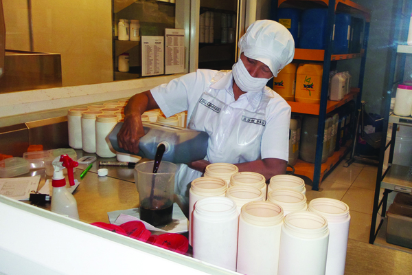 Es krim bukan sekadar camilan enak, tapi juga ada manfaat kesehatan dan kebanggaan pada produksi Indonesia.