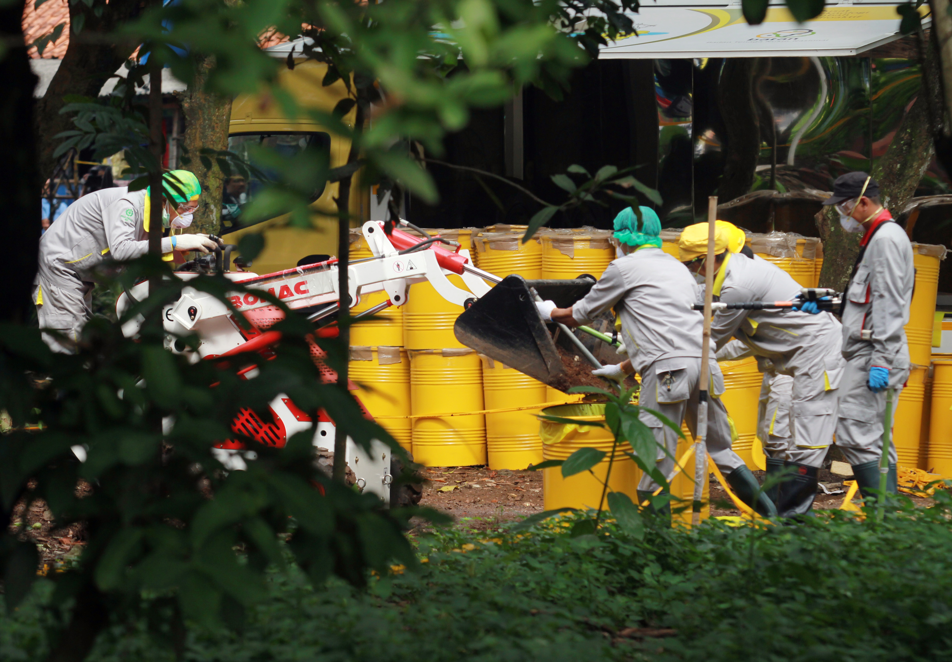 Apaya clean up untuk membersihkan area yang terpapar zat radioaktif 