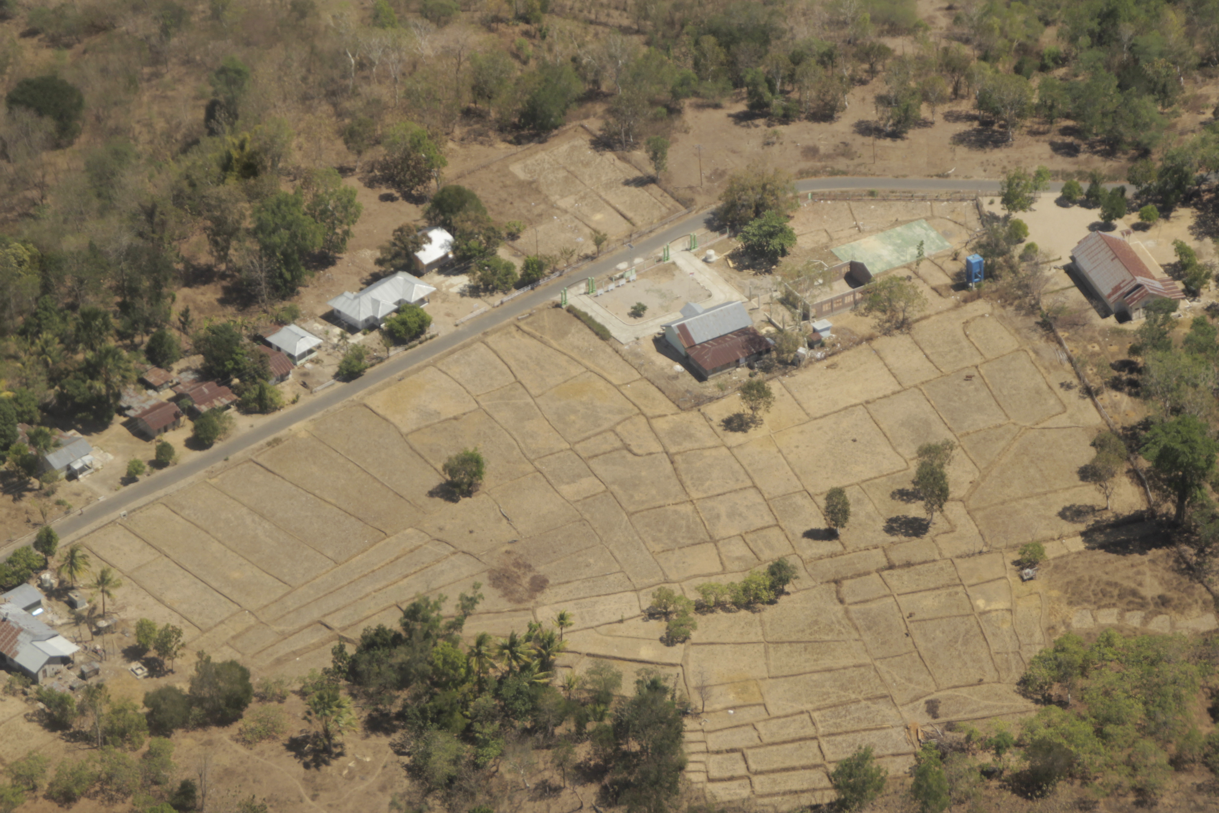 Ilustrasi--Foto aerial sawah yang berwarna coklat akibat kekeringan yang melanda Kabupaten Belu, NTT.